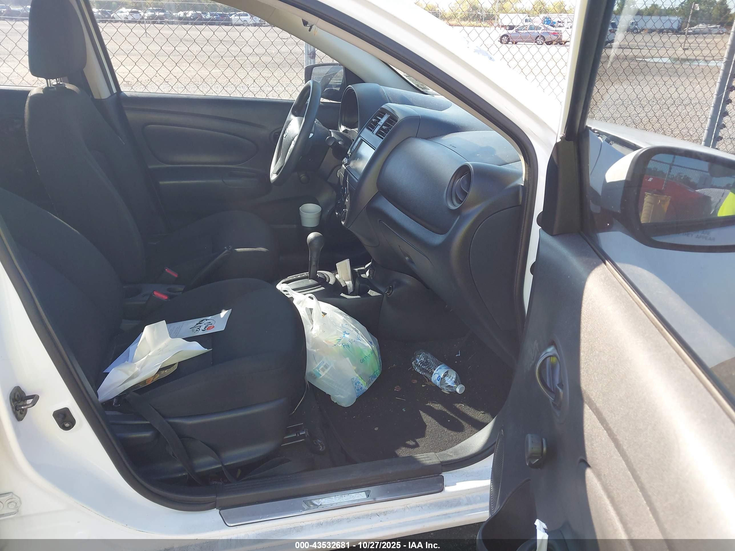 NISSAN VERSA image 5