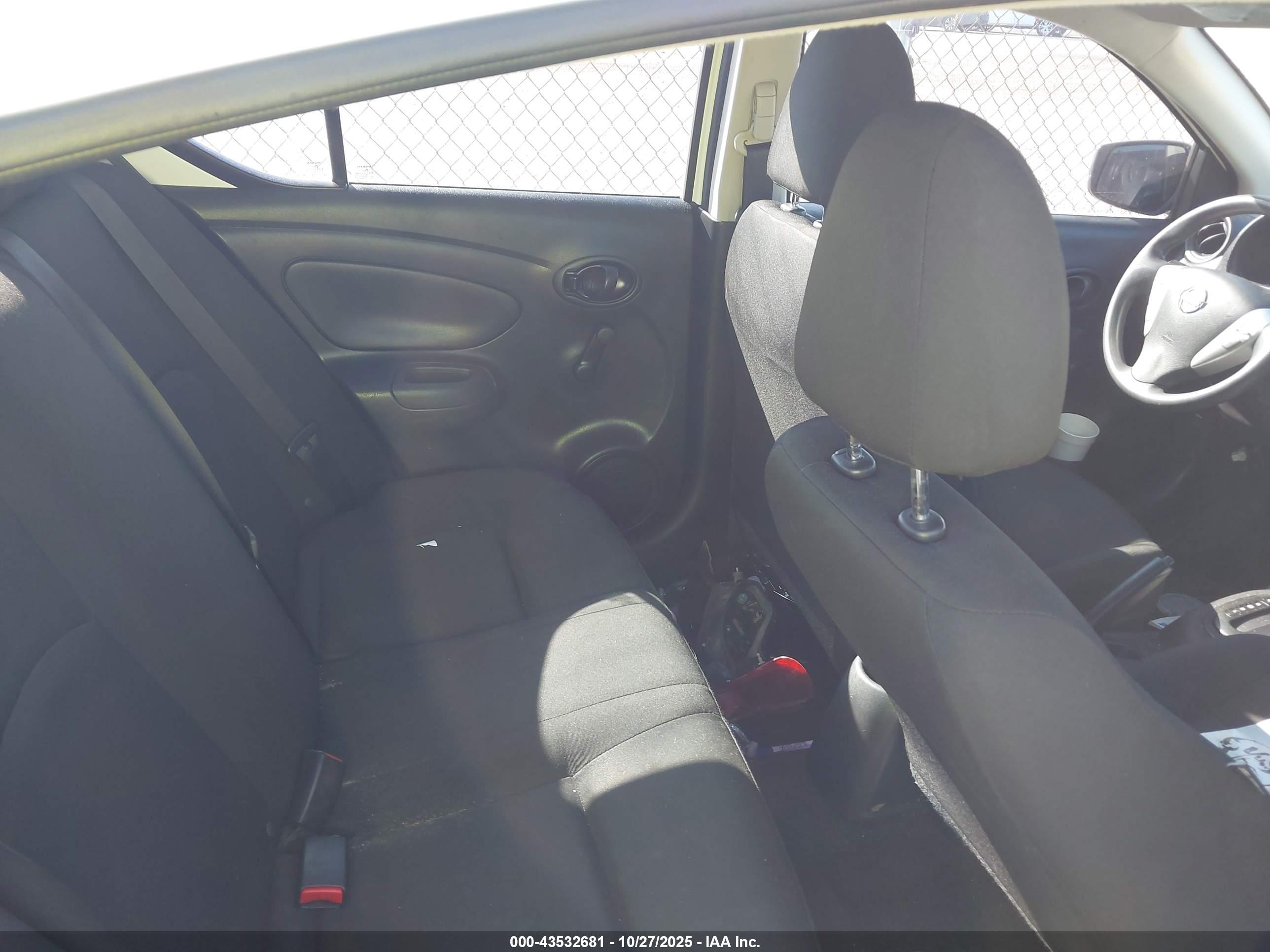 NISSAN VERSA image 8