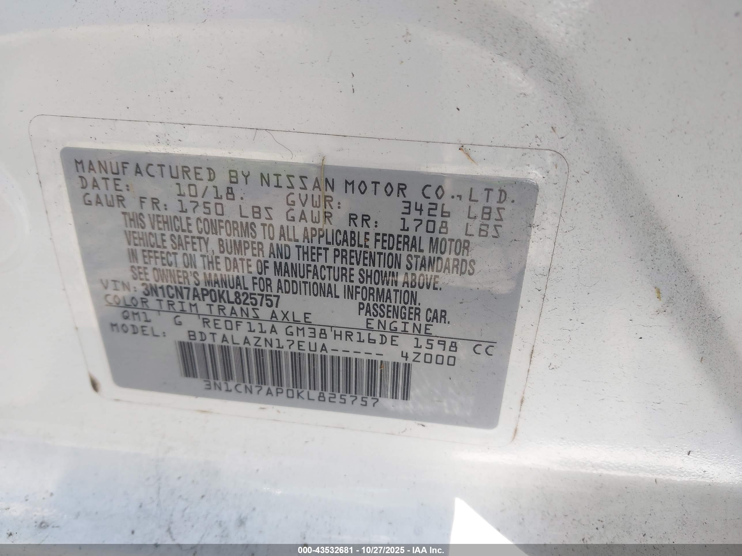 NISSAN VERSA image 9