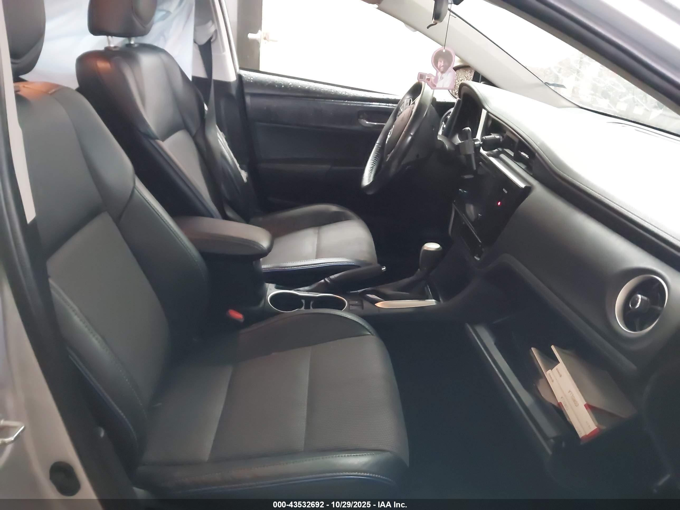 TOYOTA COROLLA image 5