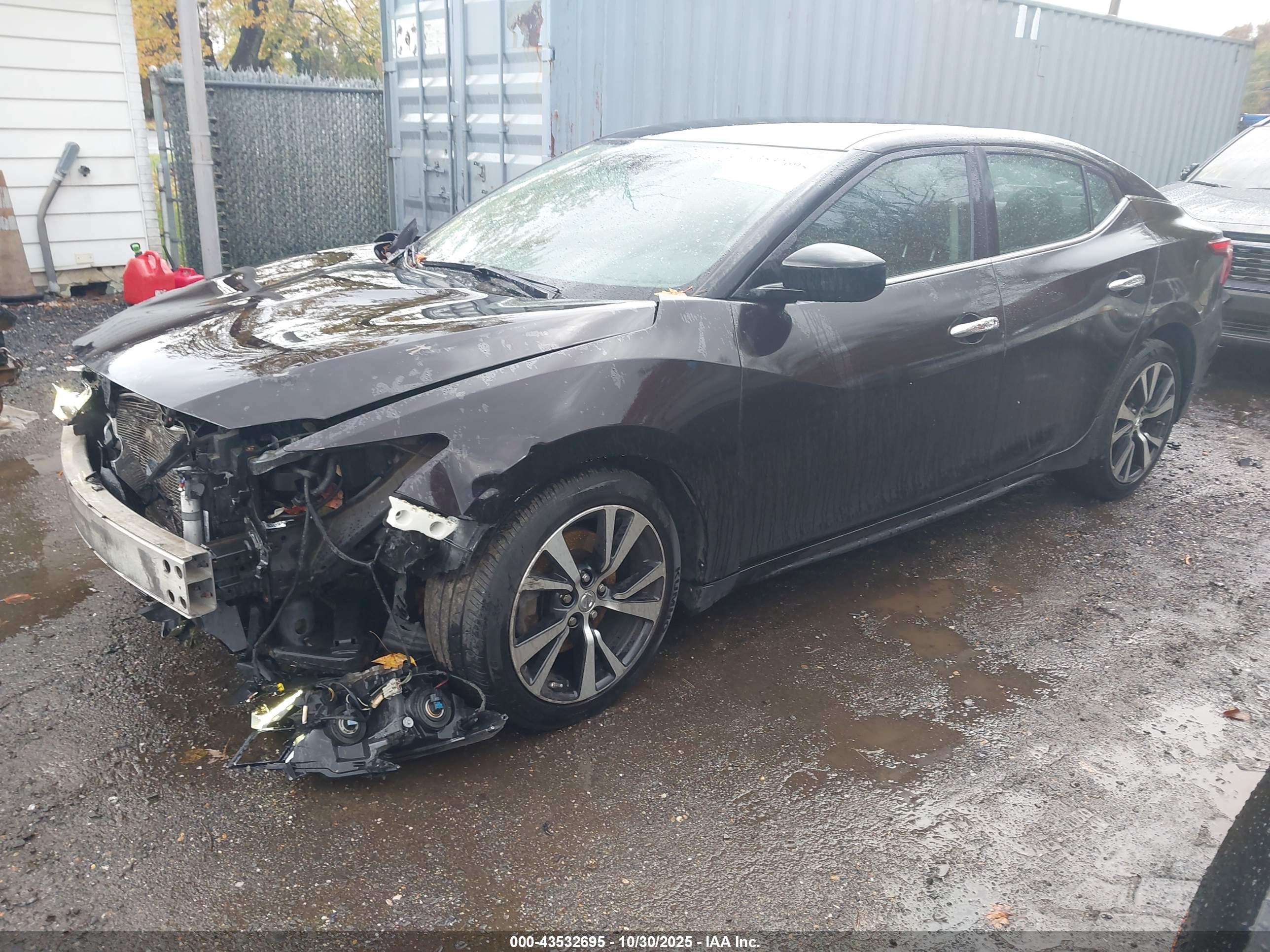 NISSAN MAXIMA image 2