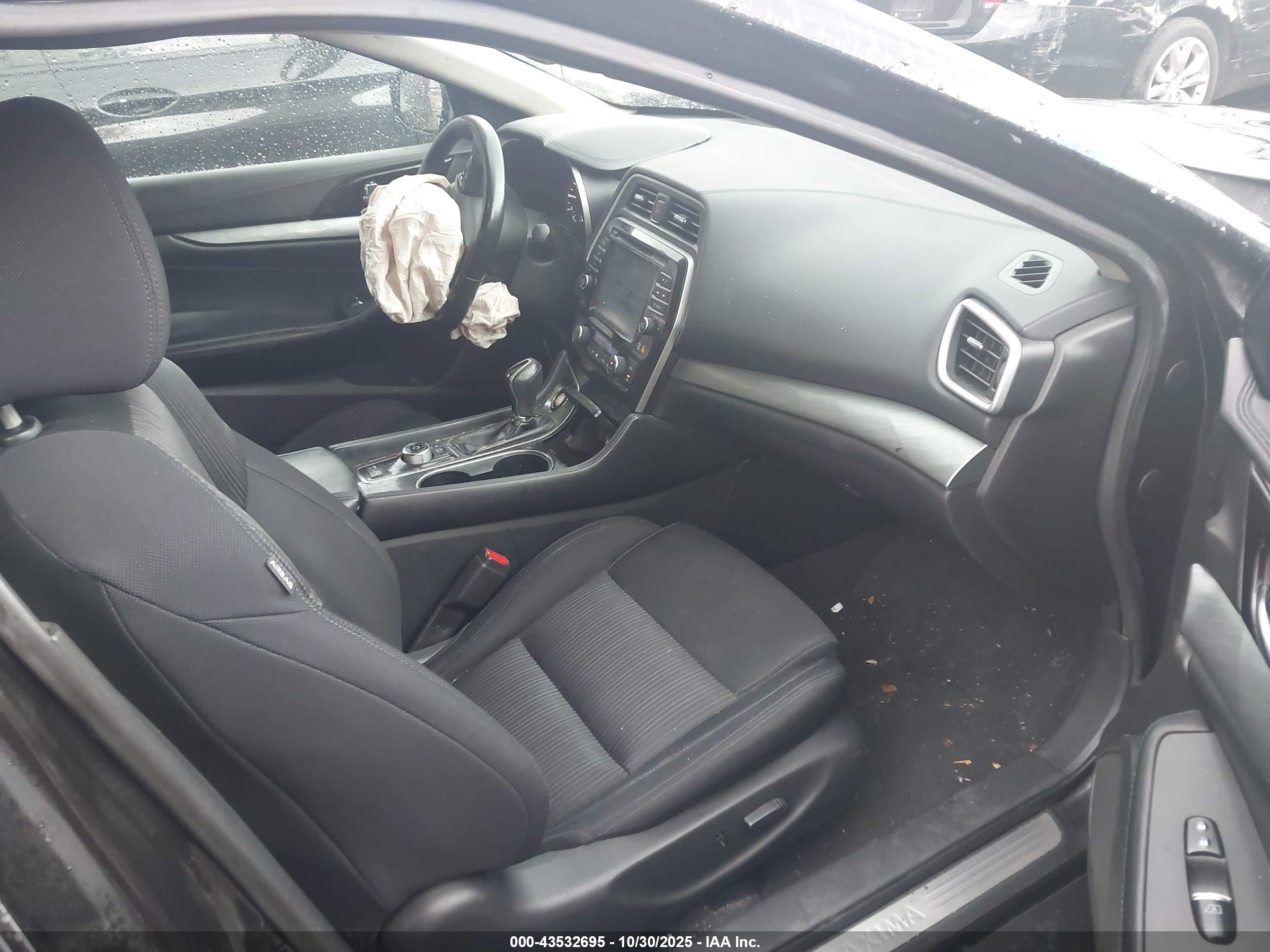 NISSAN MAXIMA image 5