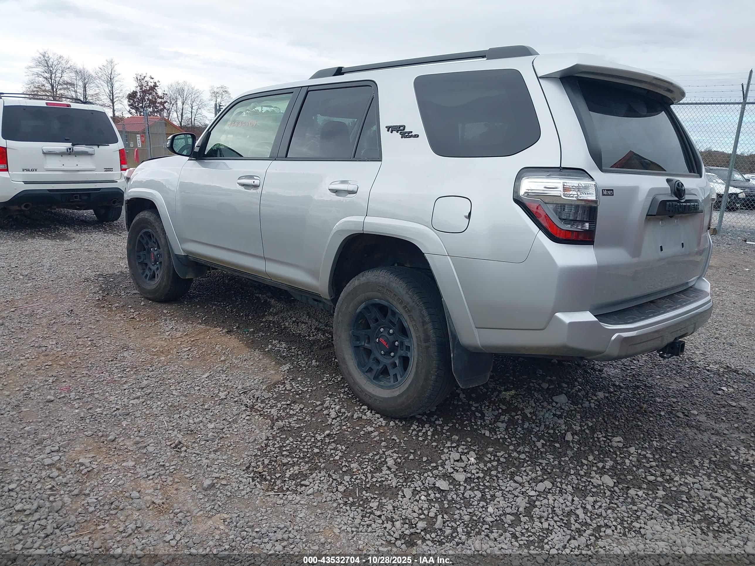 TOYOTA 4RUNNER image 3