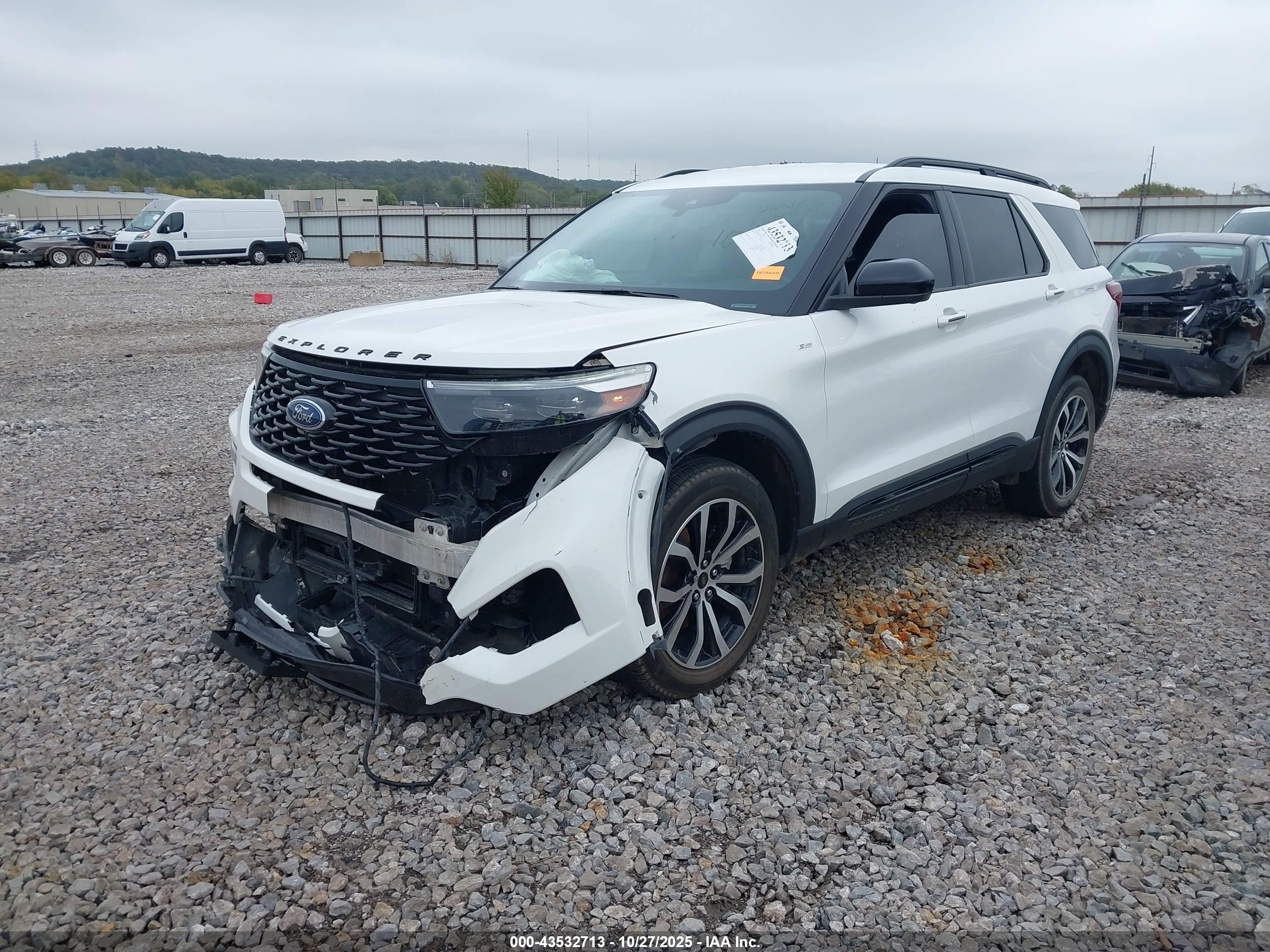 FORD EXPLORER image 2