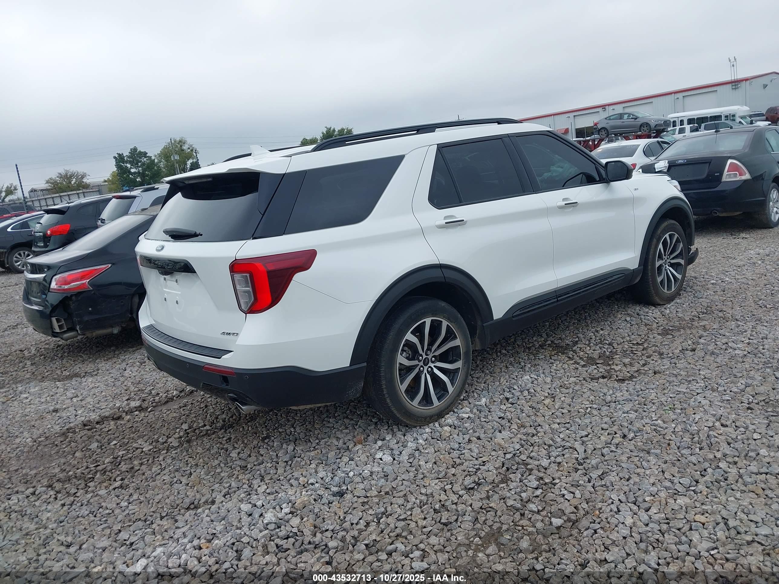 FORD EXPLORER image 4