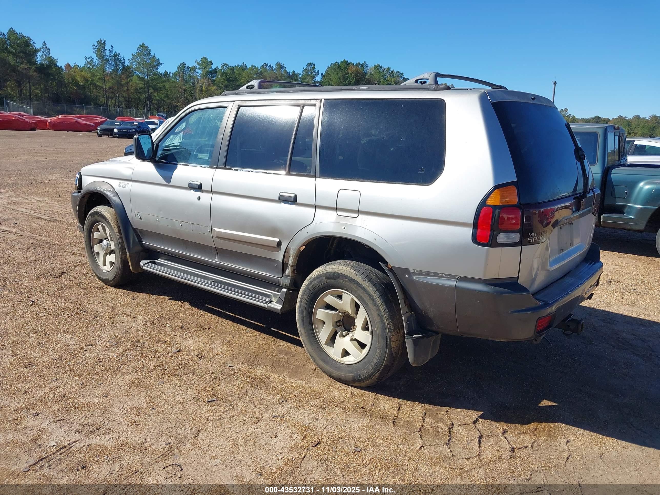 MITSUBISHI MONTERO image 3