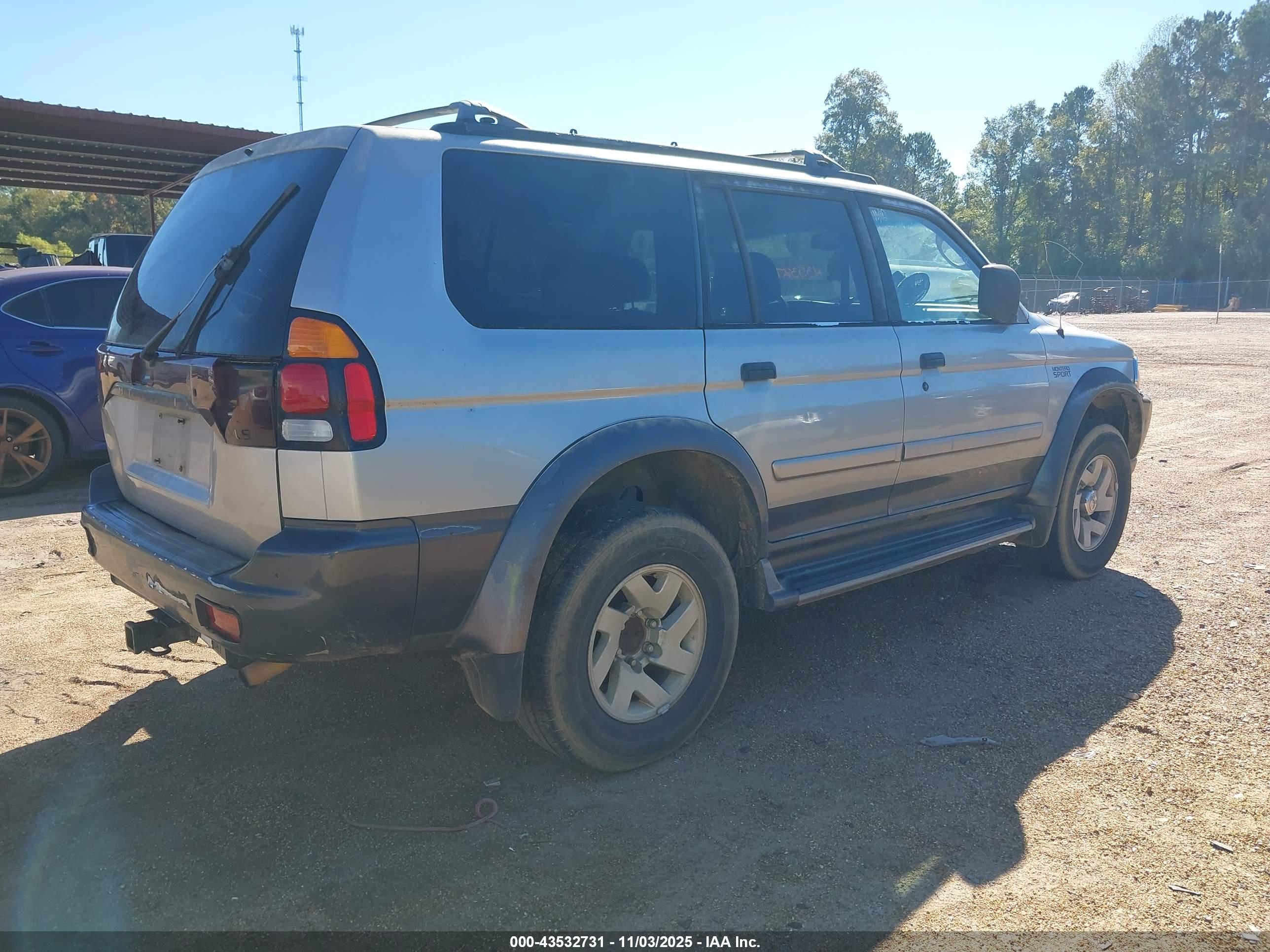 MITSUBISHI MONTERO image 4