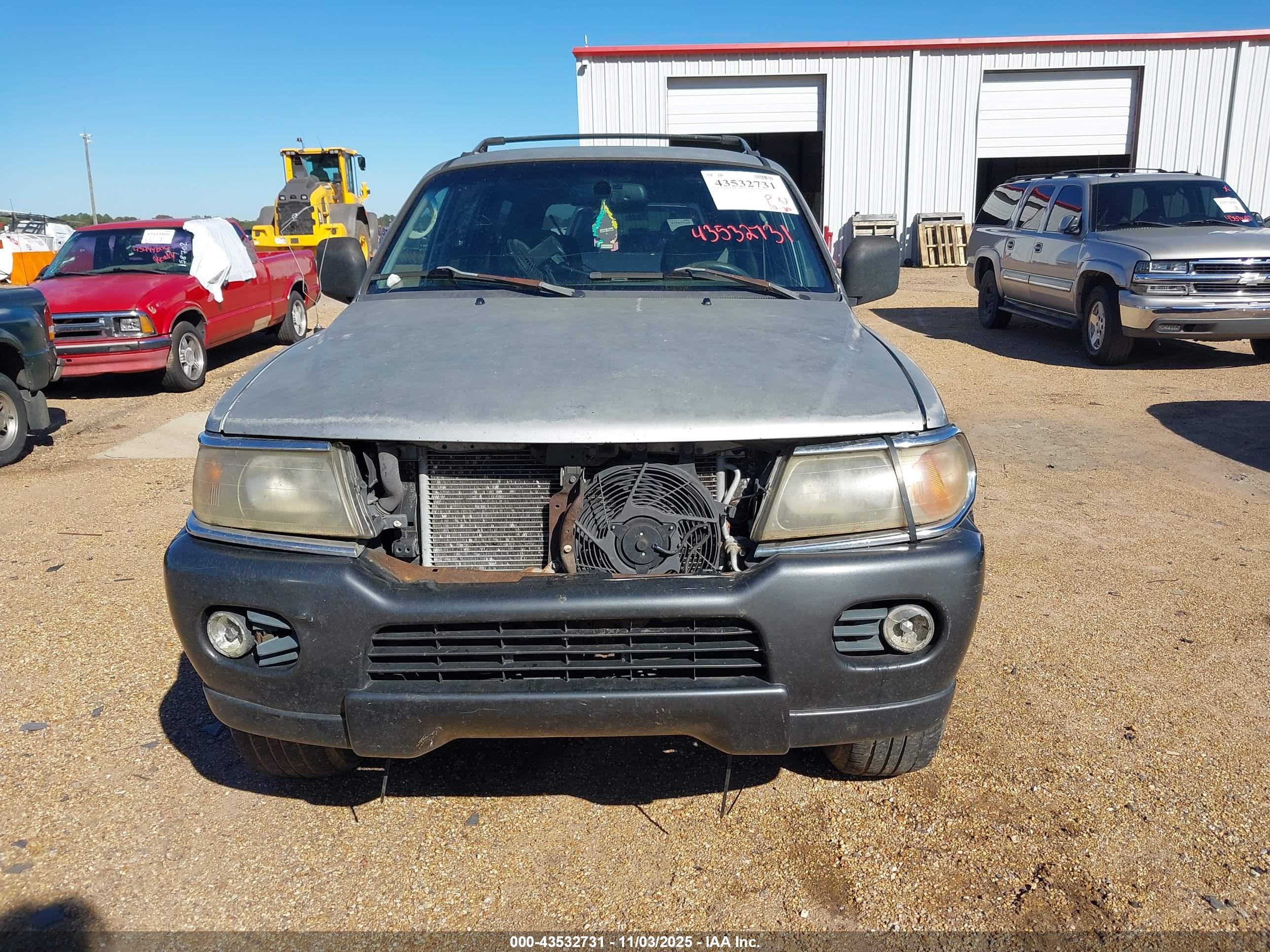 MITSUBISHI MONTERO image 6