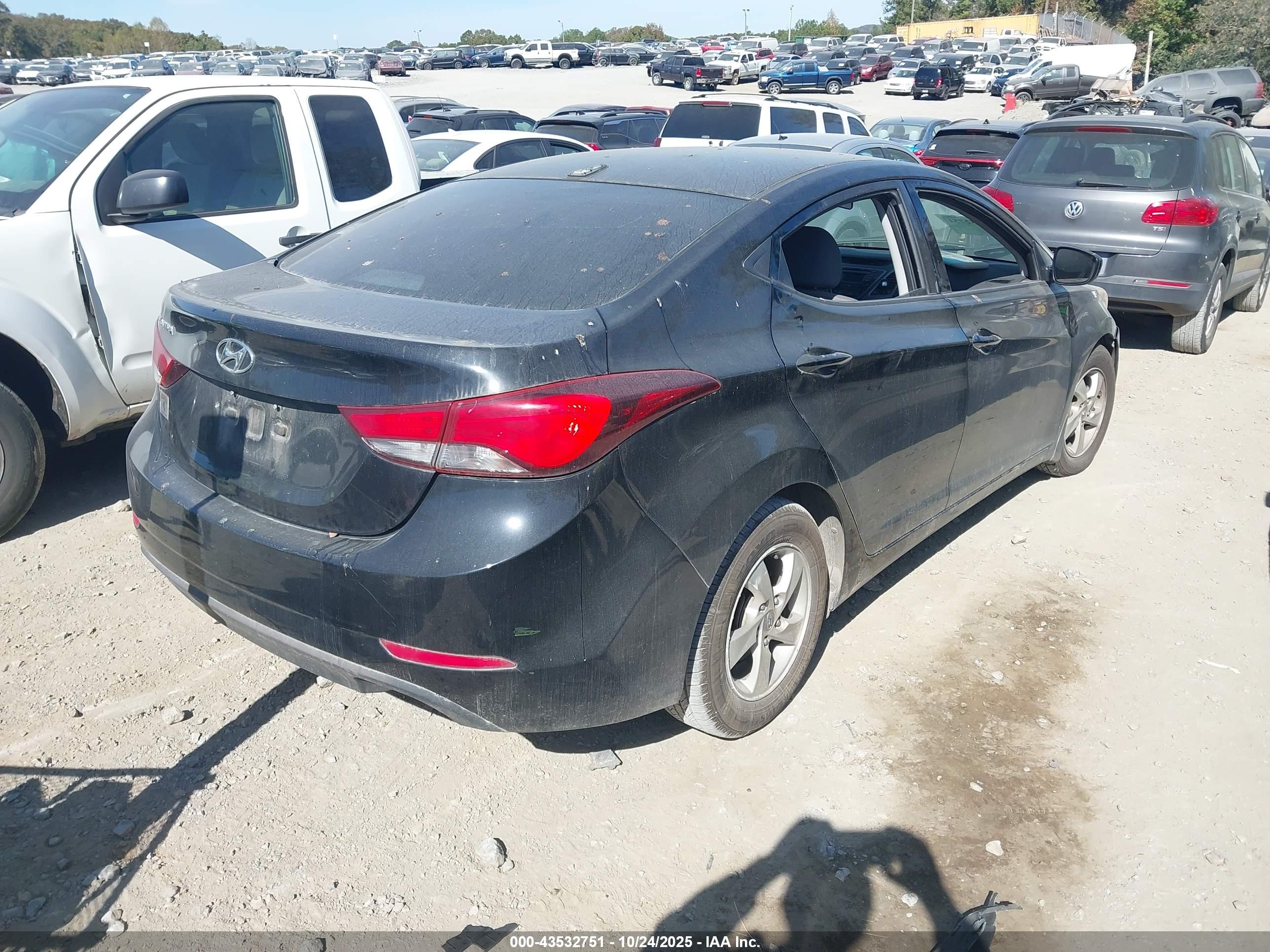 HYUNDAI ELANTRA image 4