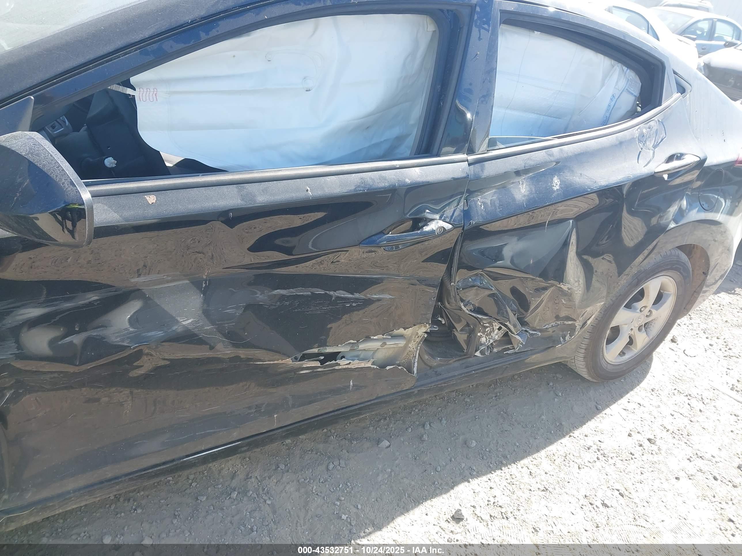 HYUNDAI ELANTRA image 6