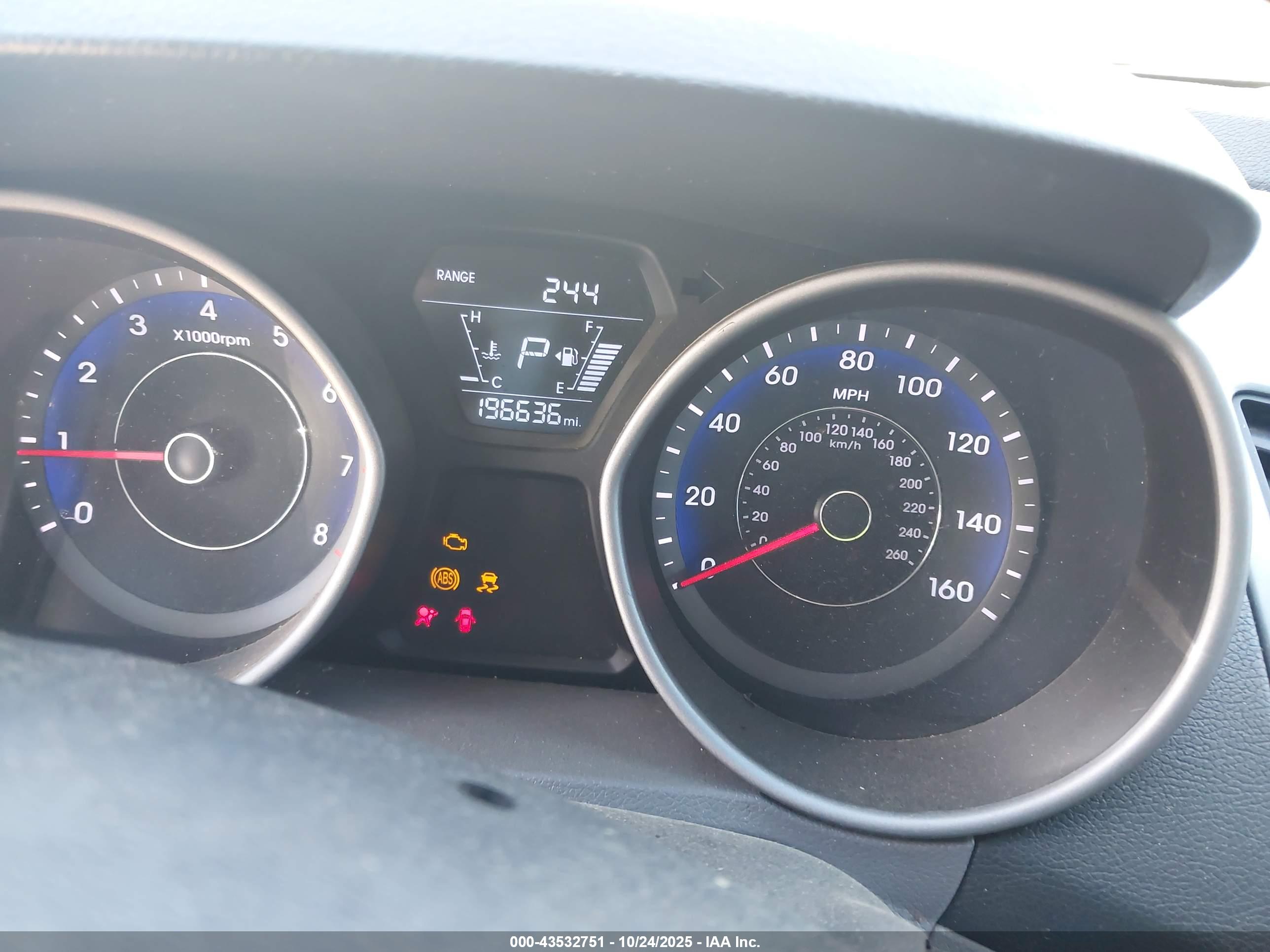 HYUNDAI ELANTRA image 7