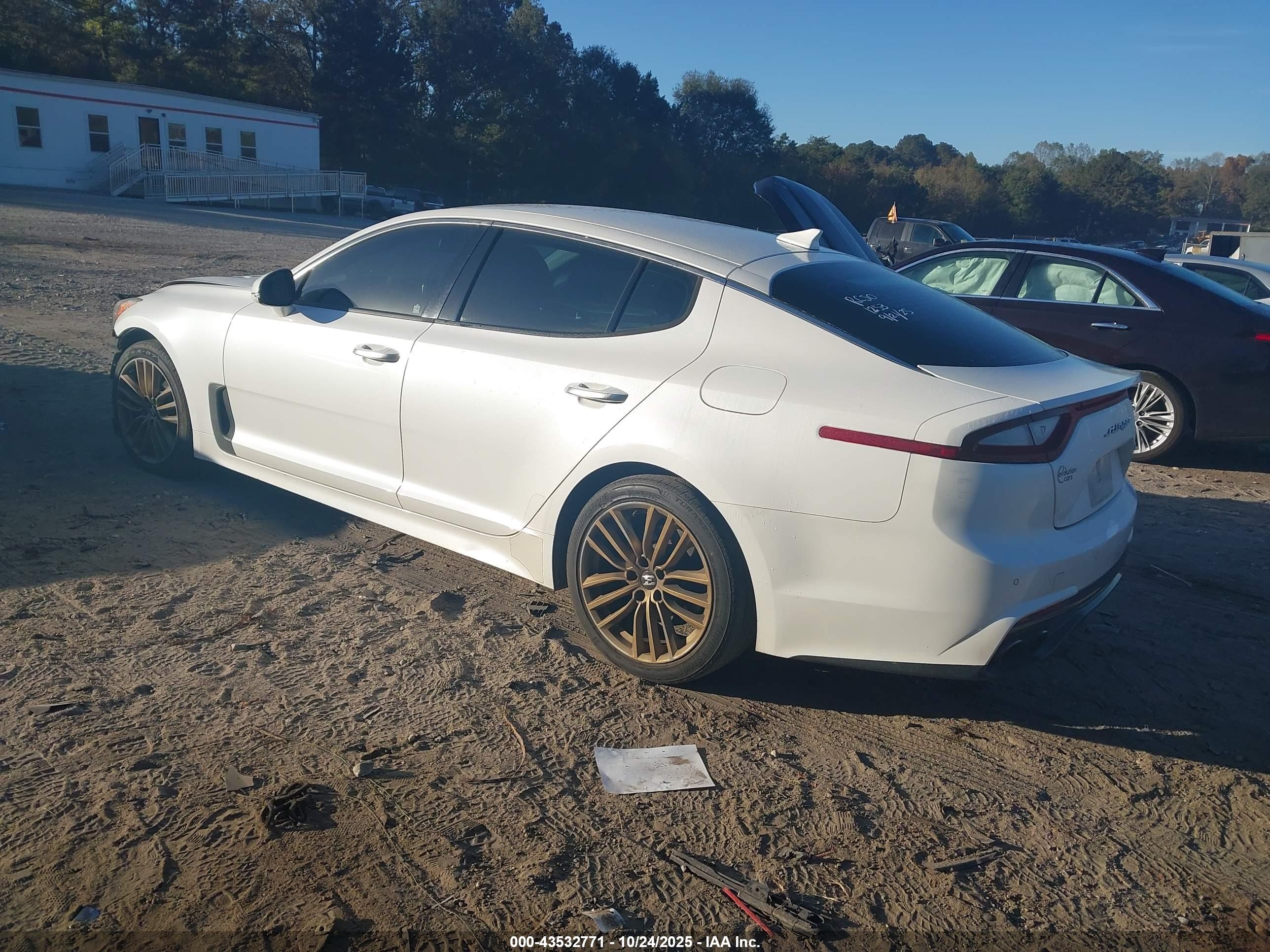 KIA STINGER image 3