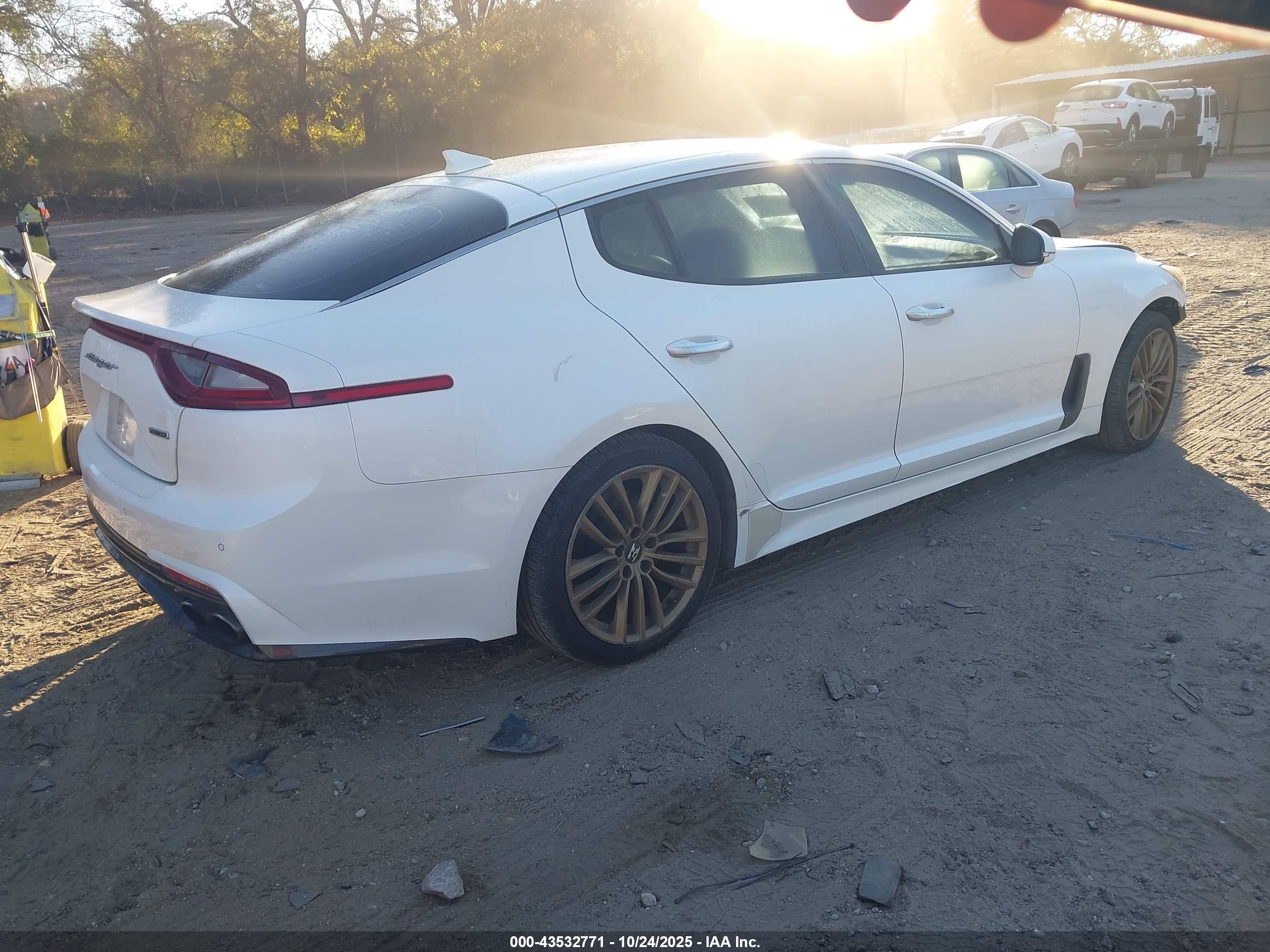 KIA STINGER image 4
