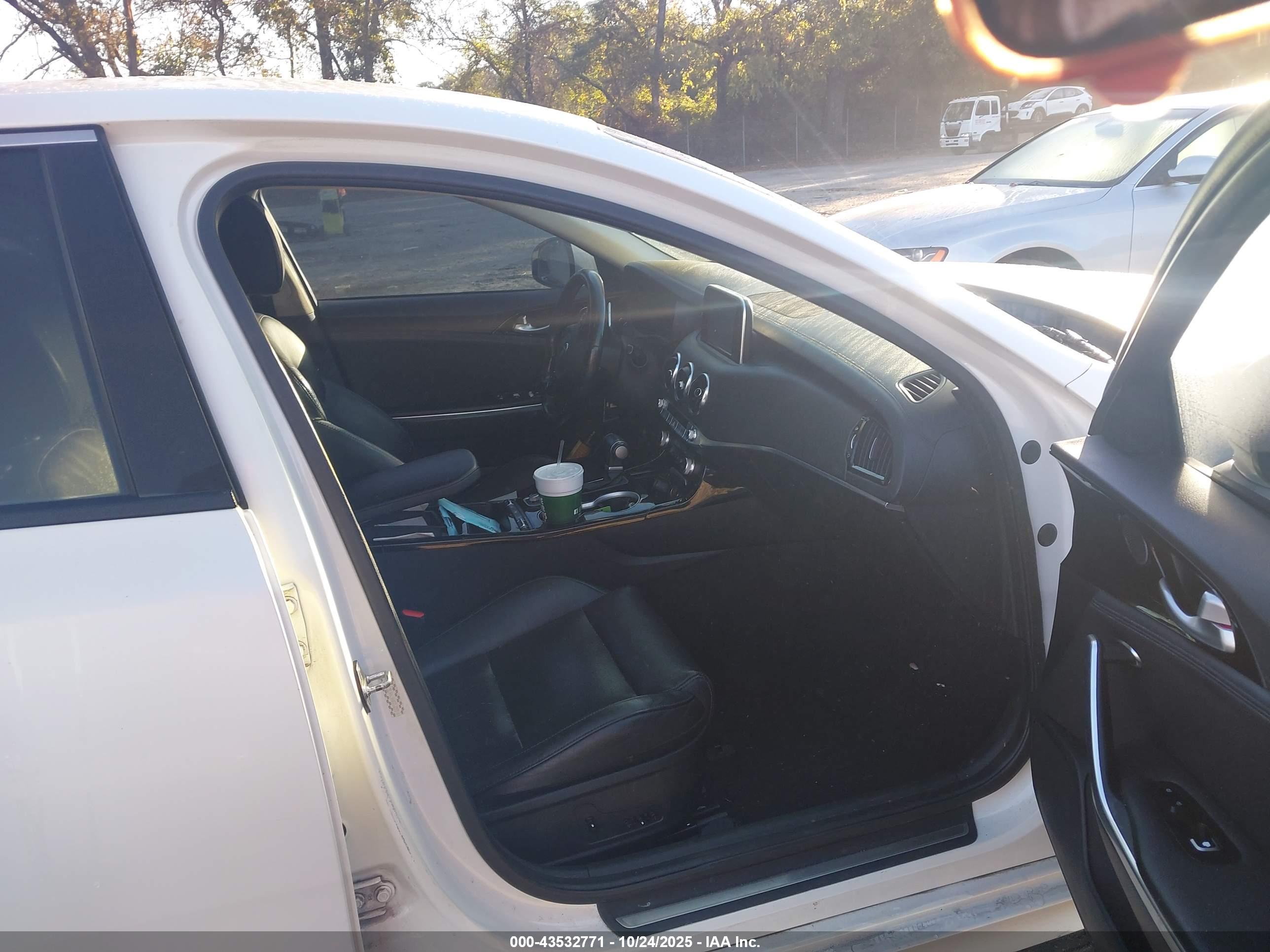 KIA STINGER image 5