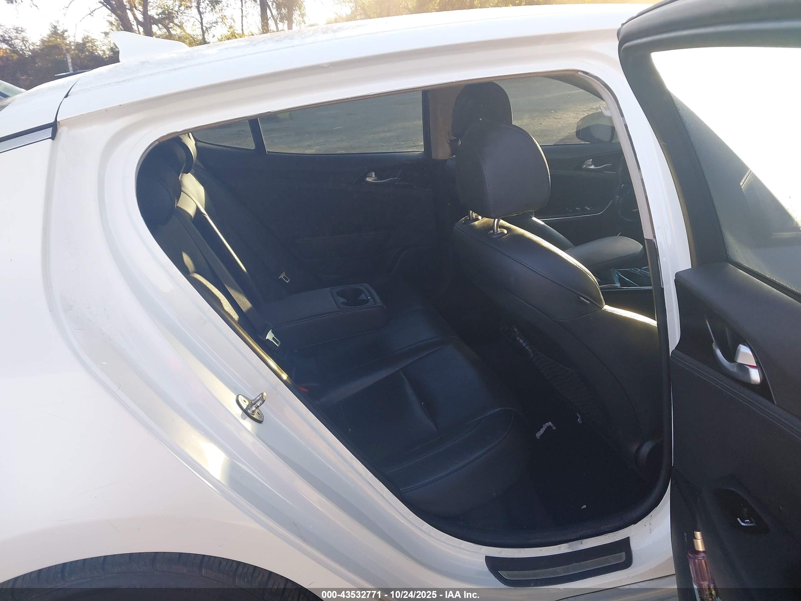 KIA STINGER image 8