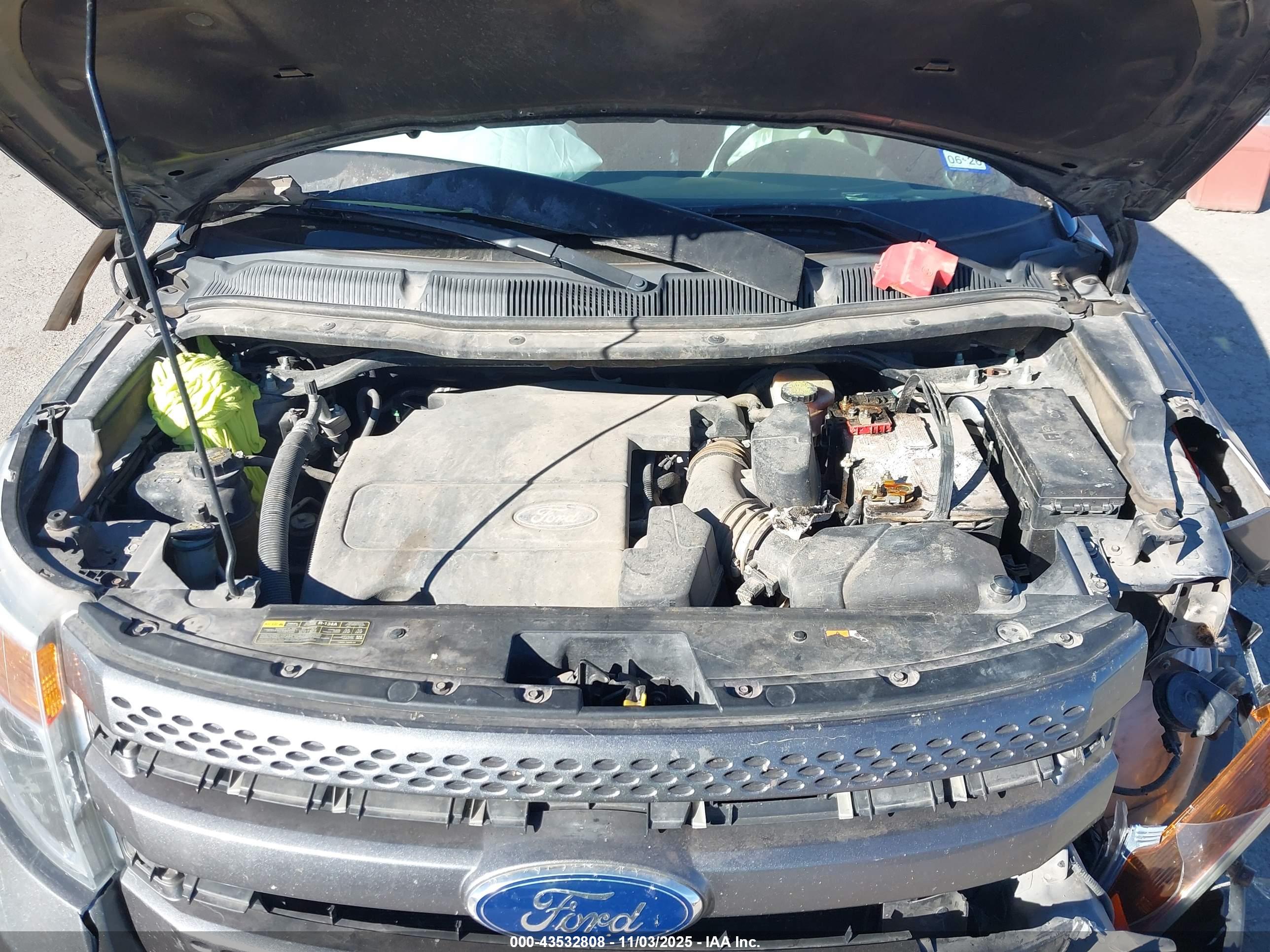 FORD EXPLORER image 10