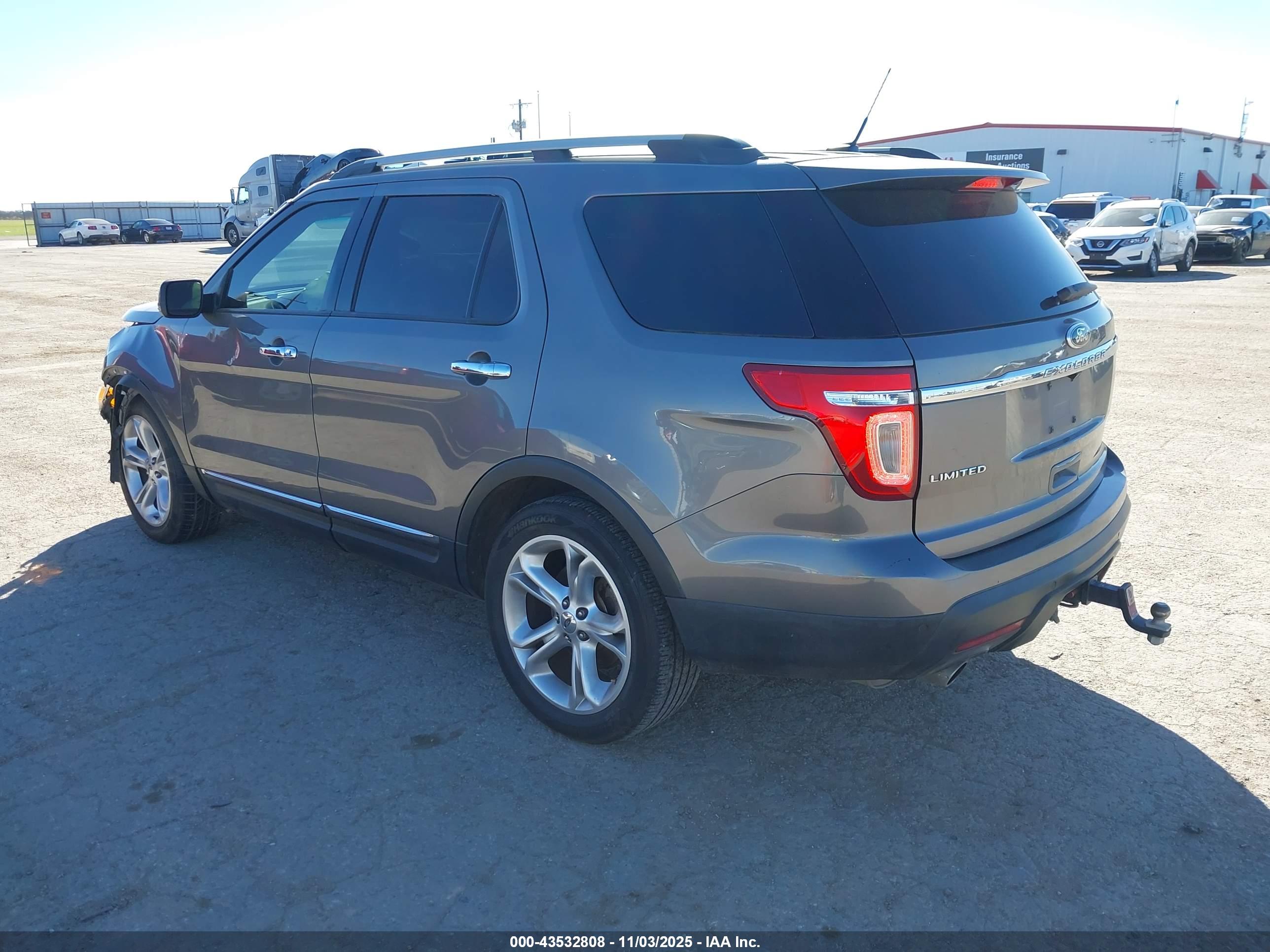 FORD EXPLORER image 3