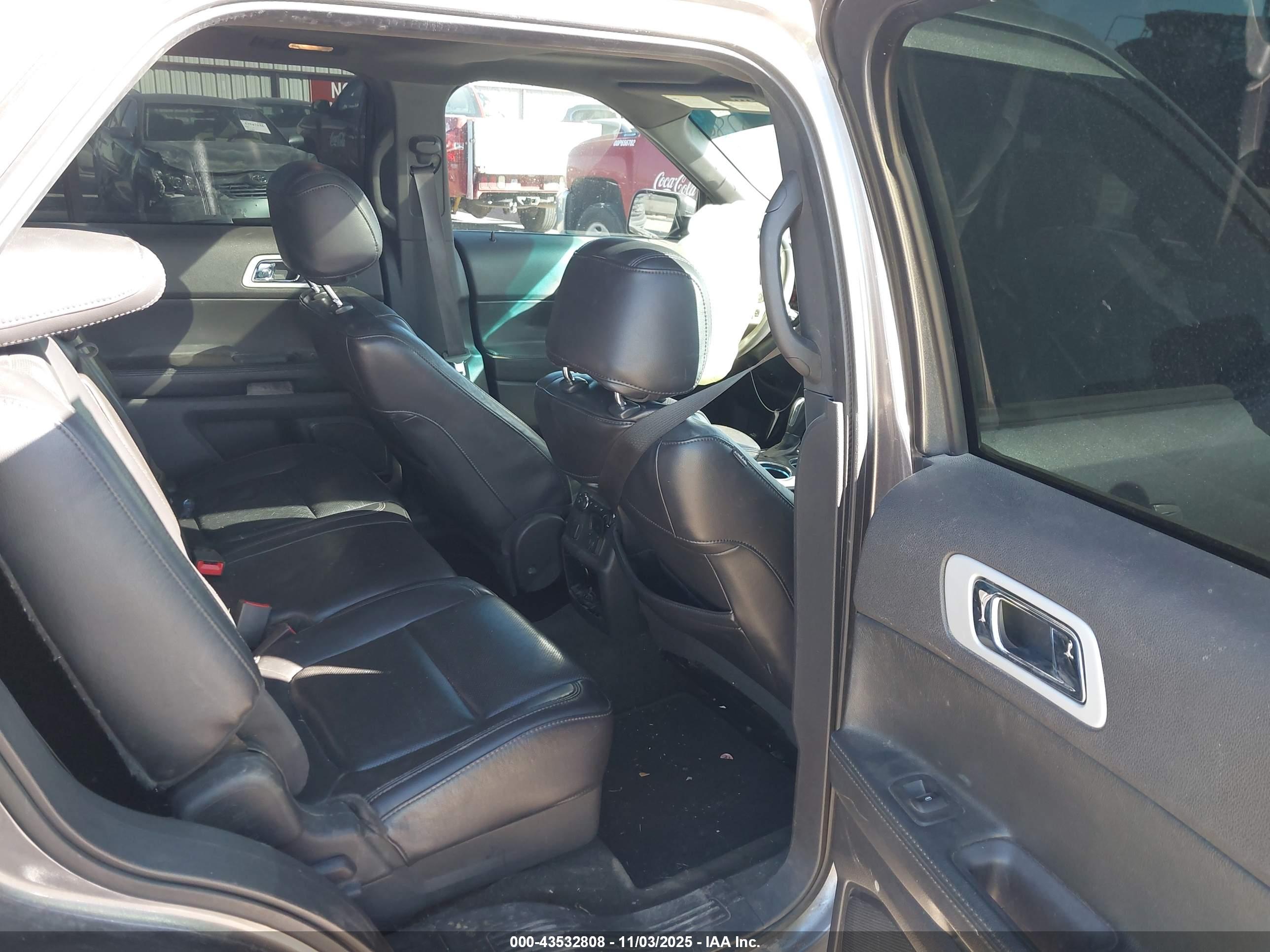 FORD EXPLORER image 8