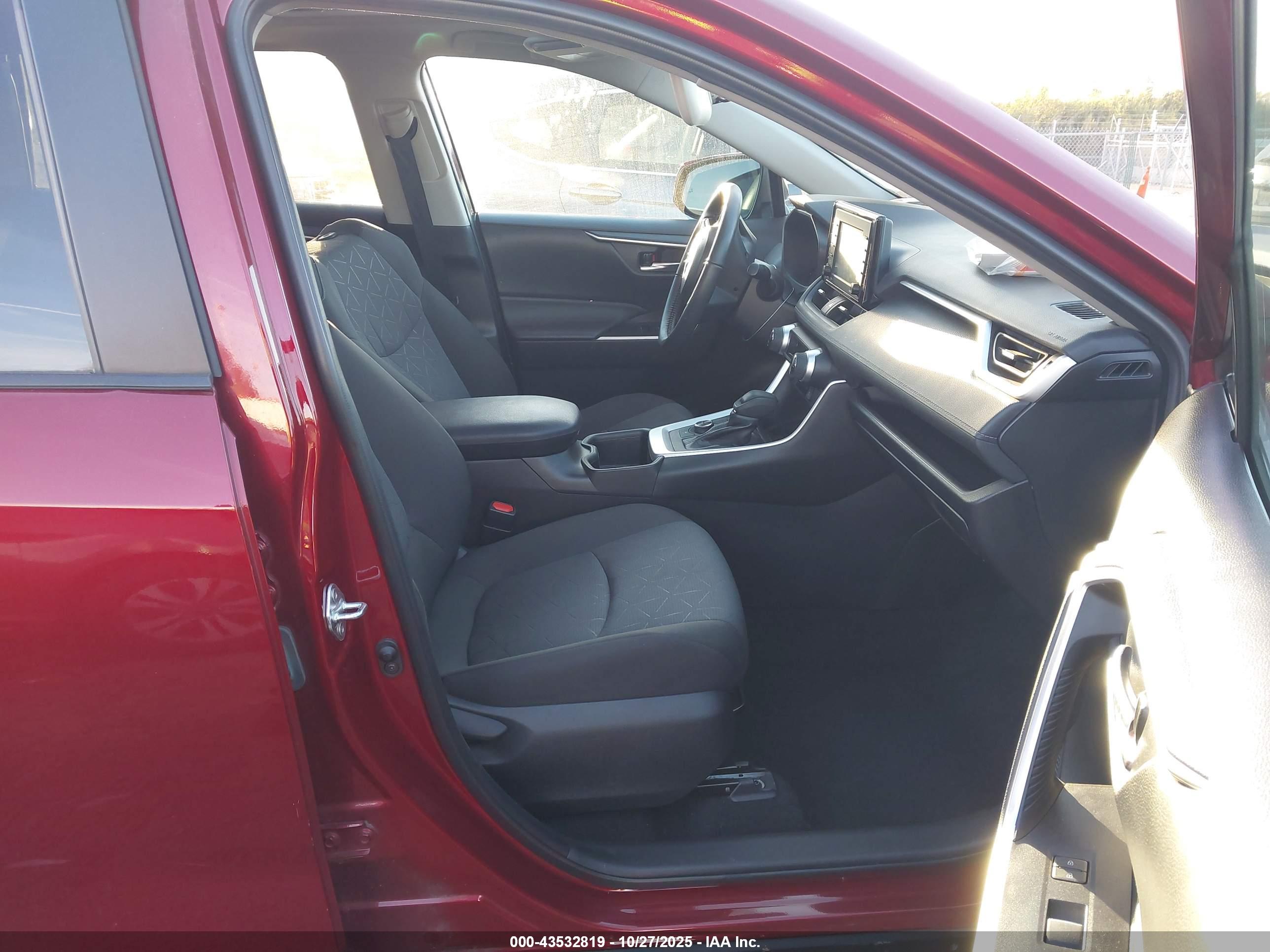 TOYOTA RAV4 image 5