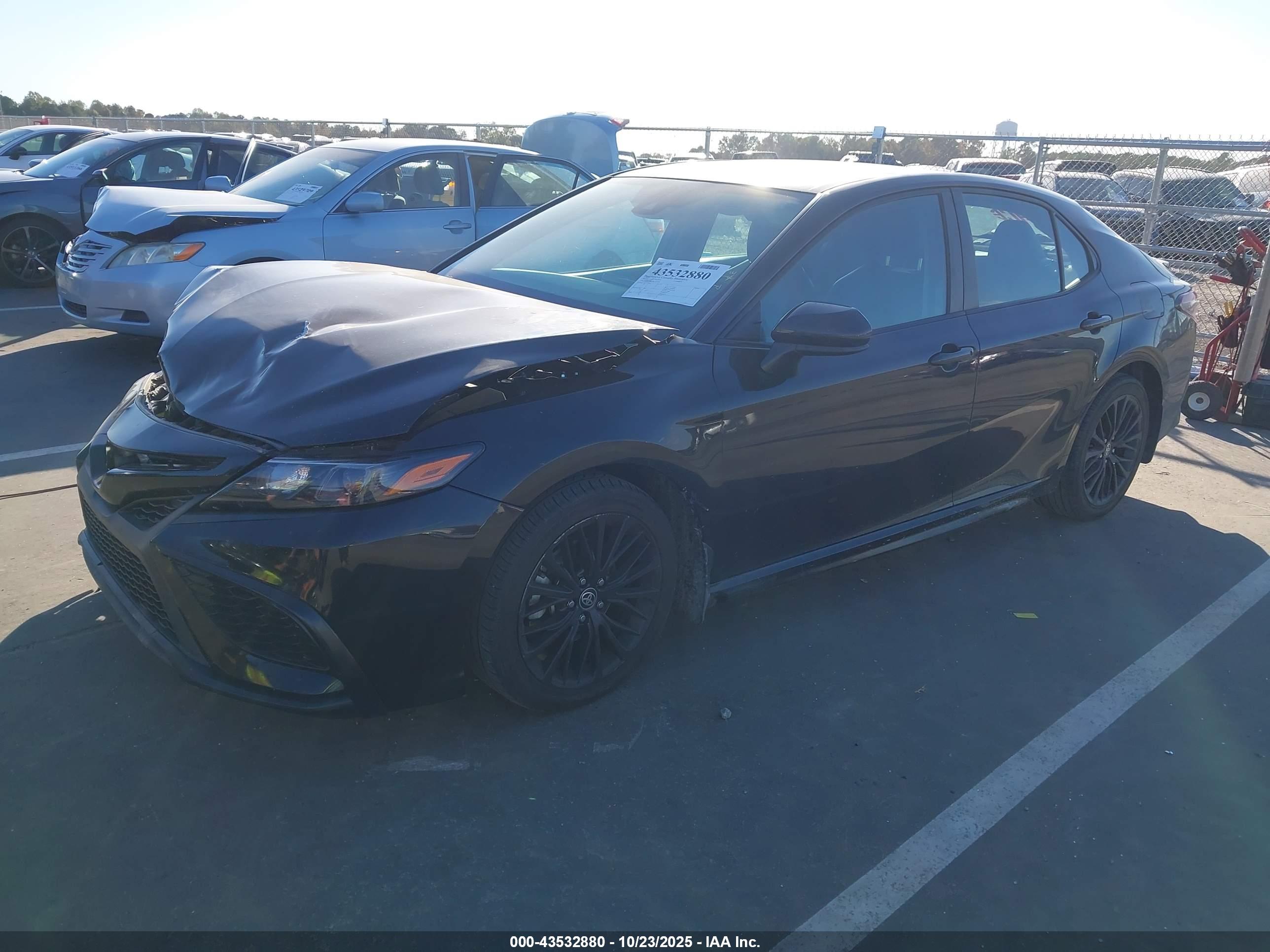 TOYOTA CAMRY image 2