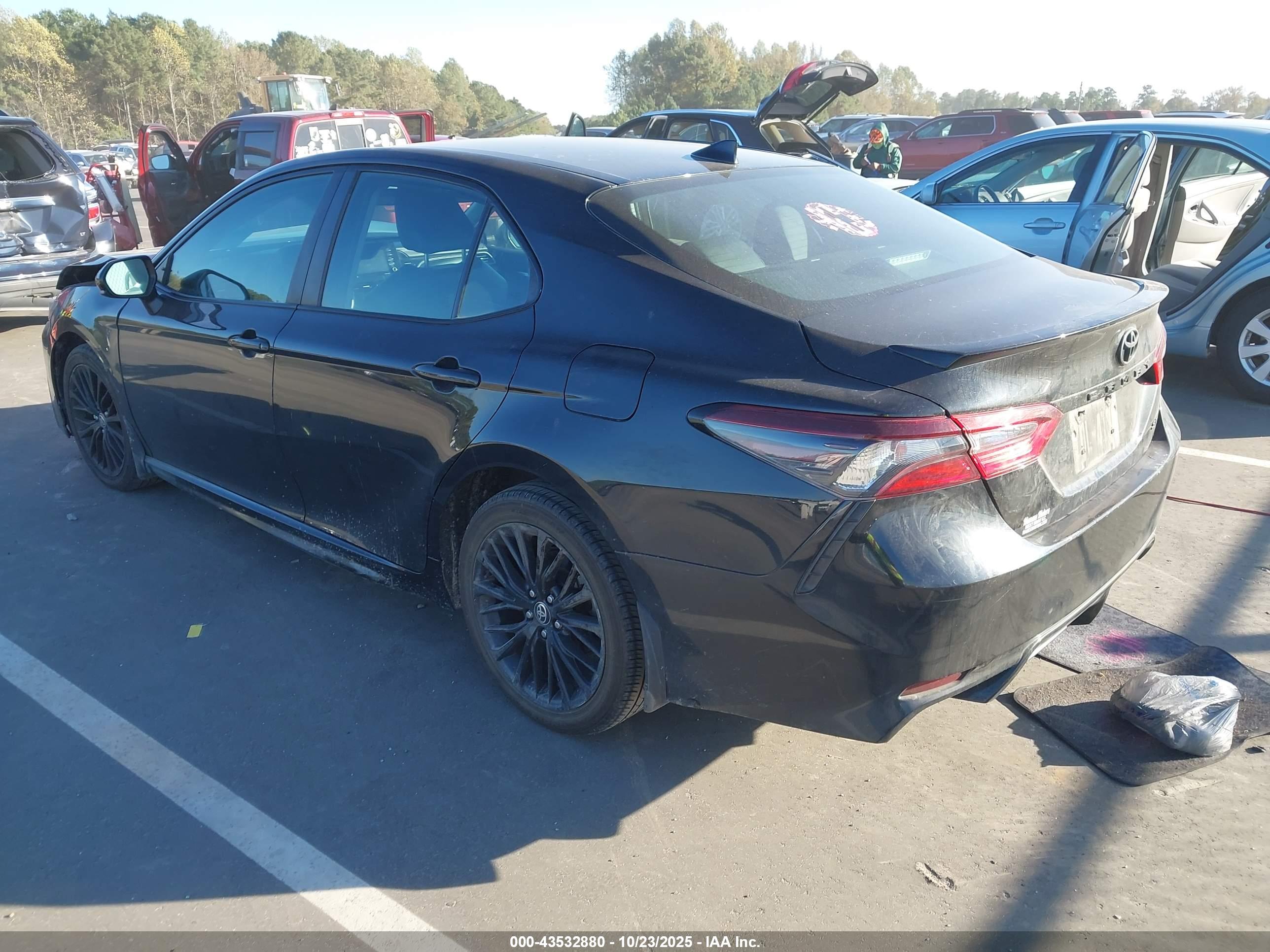 TOYOTA CAMRY image 3
