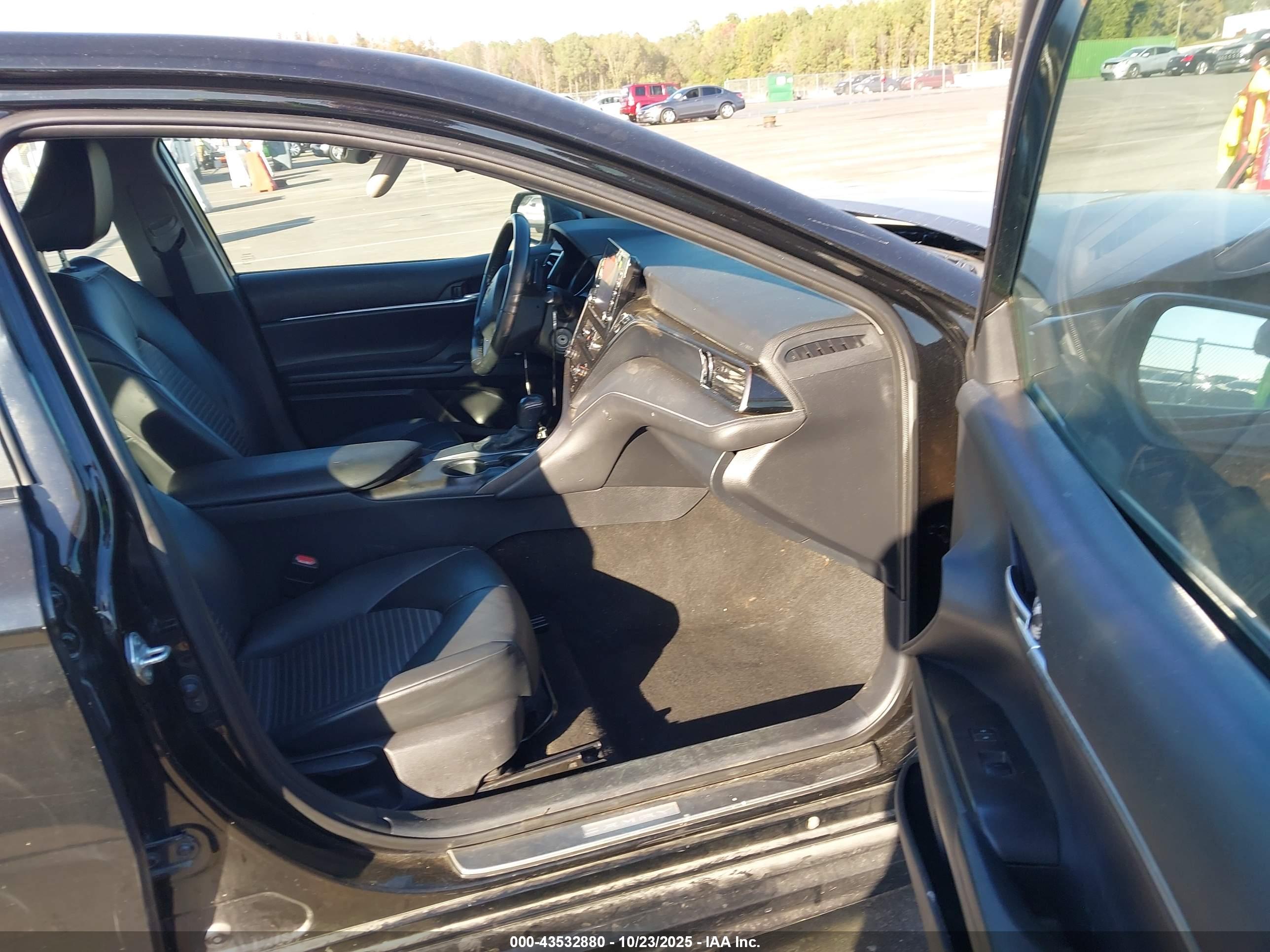 TOYOTA CAMRY image 5