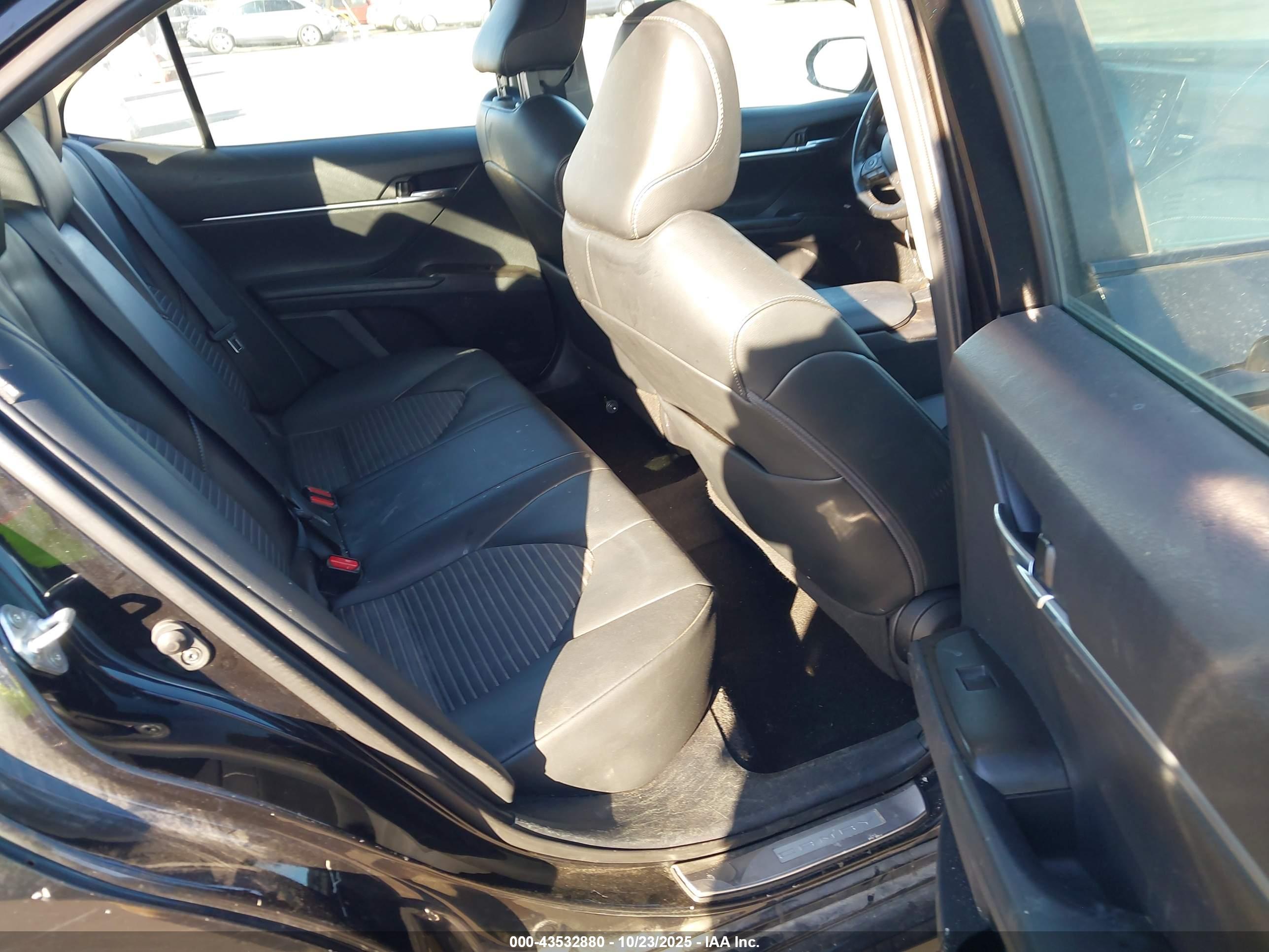 TOYOTA CAMRY image 8