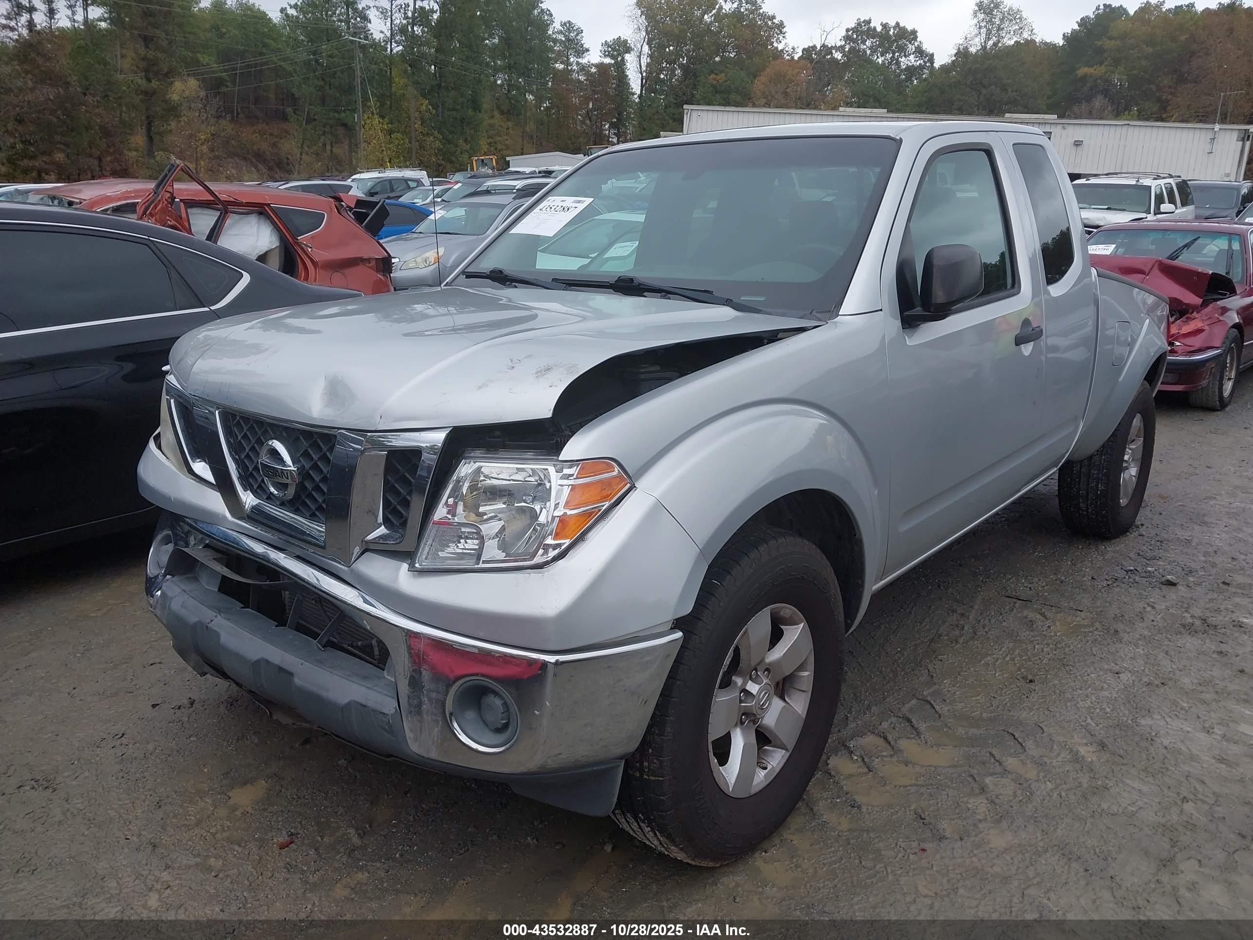 NISSAN FRONTIER image 2