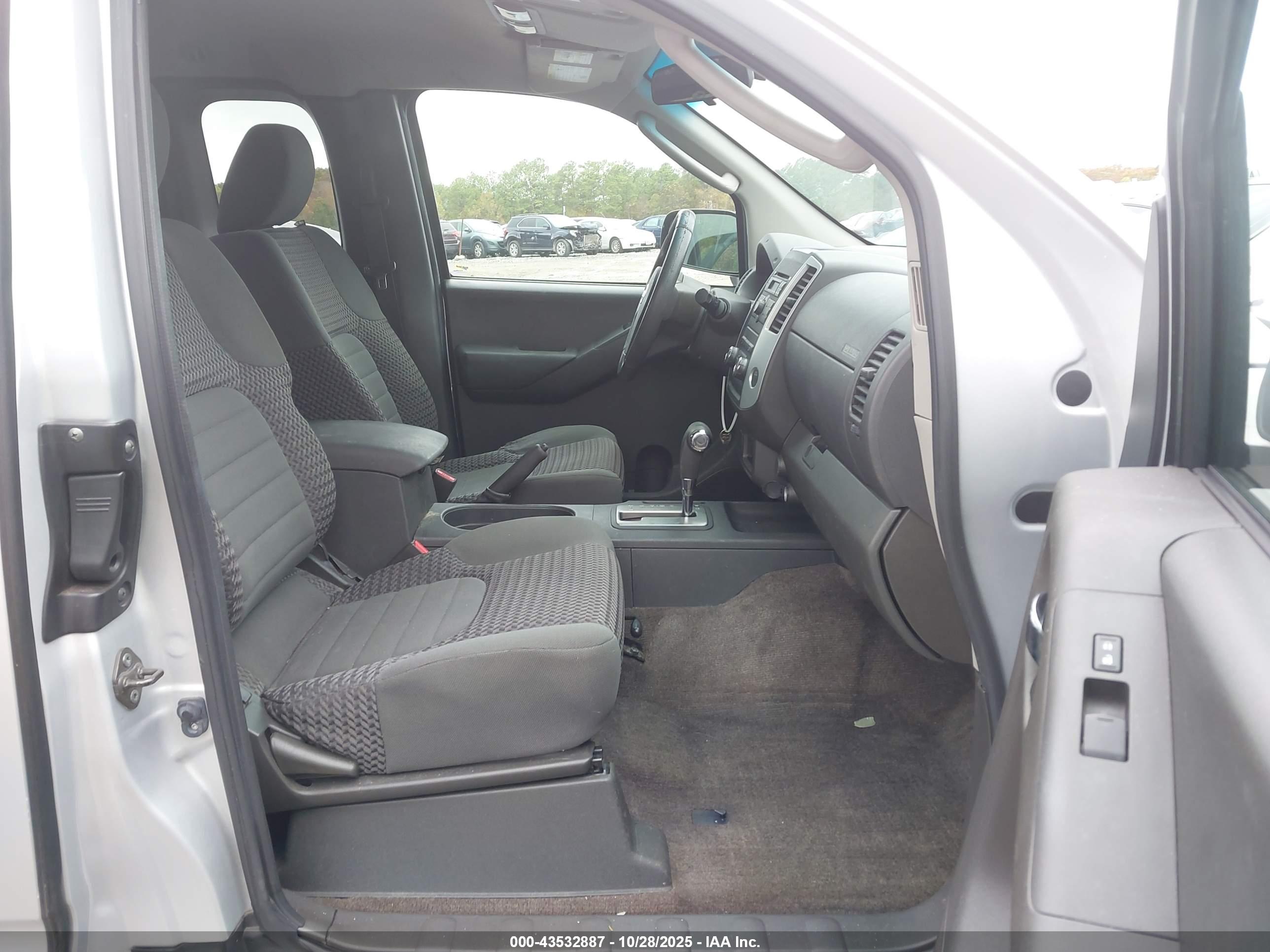 NISSAN FRONTIER image 5