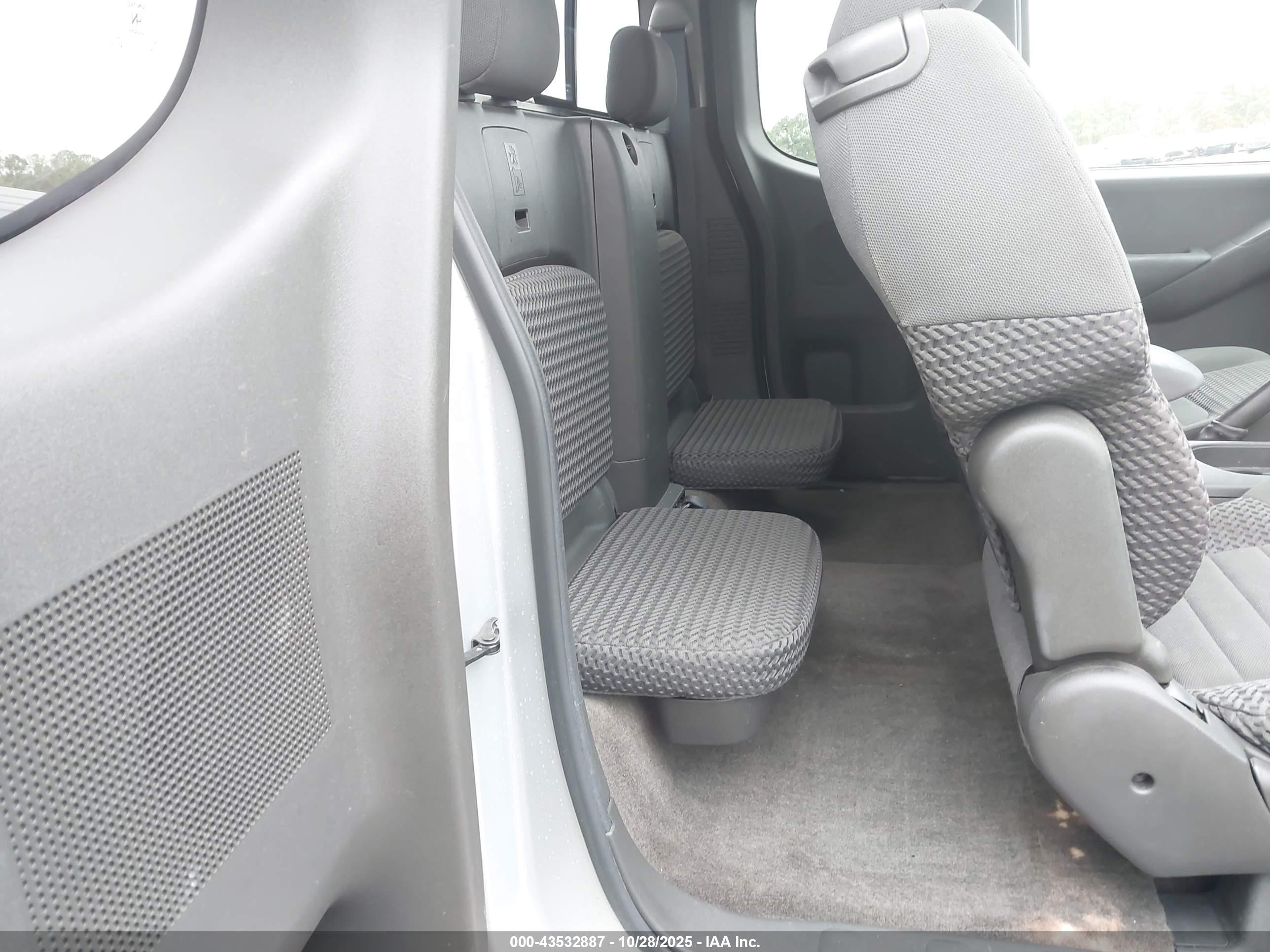 NISSAN FRONTIER image 8