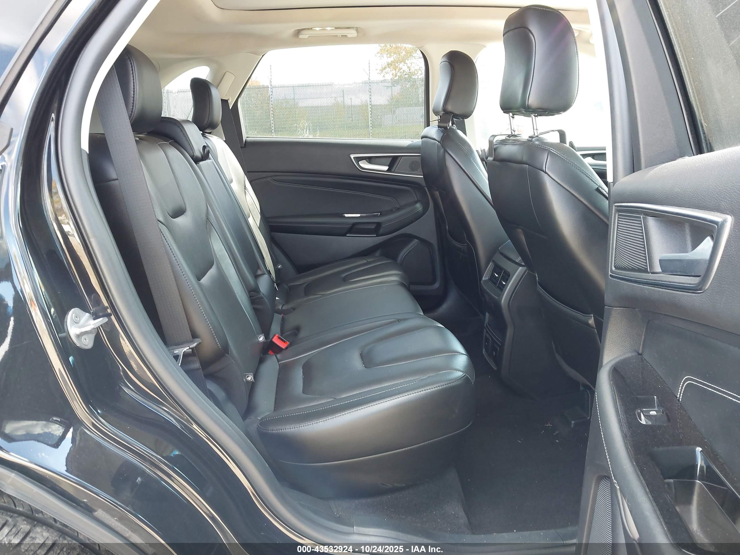 FORD EDGE image 8
