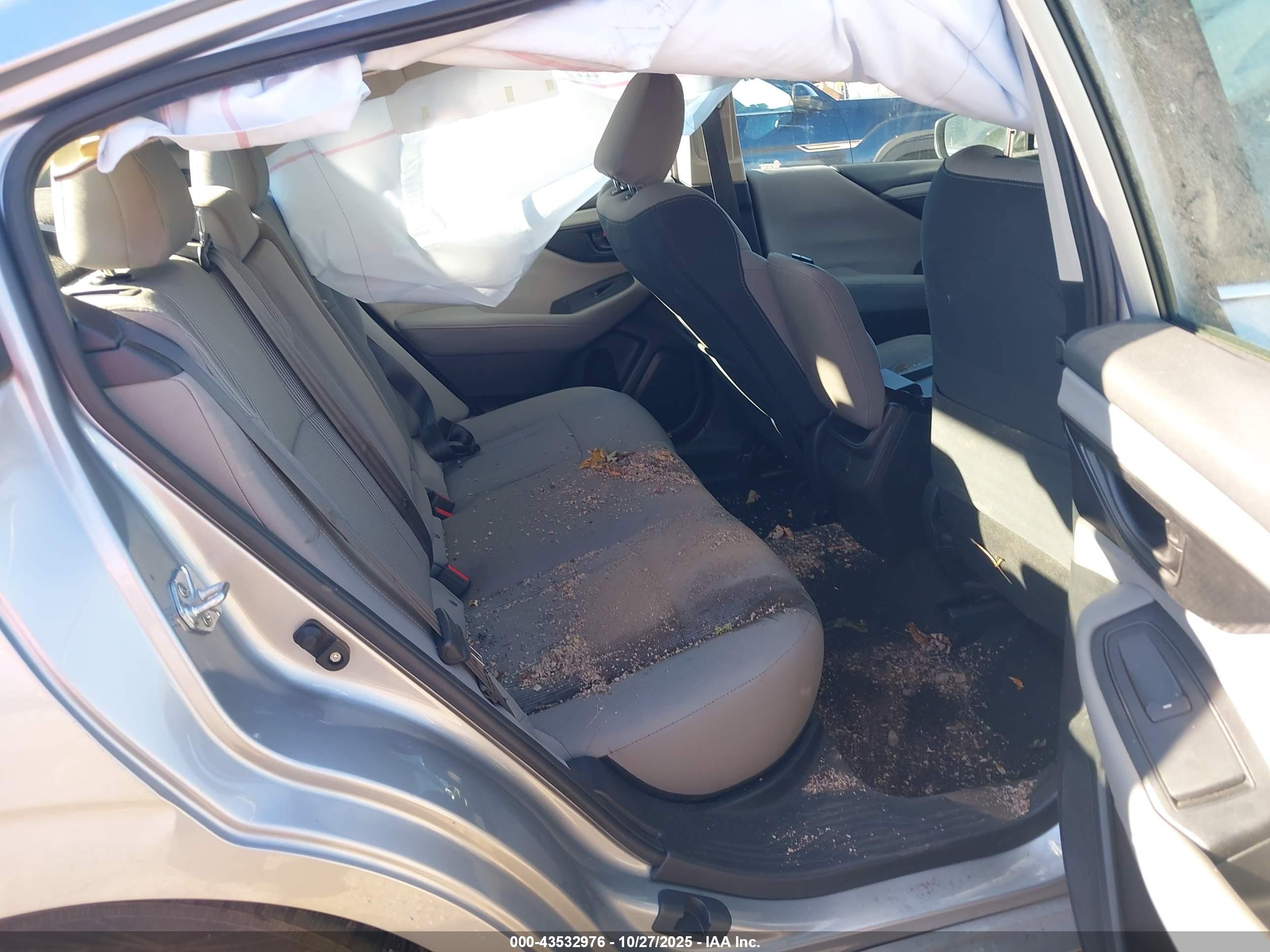 SUBARU LEGACY image 8