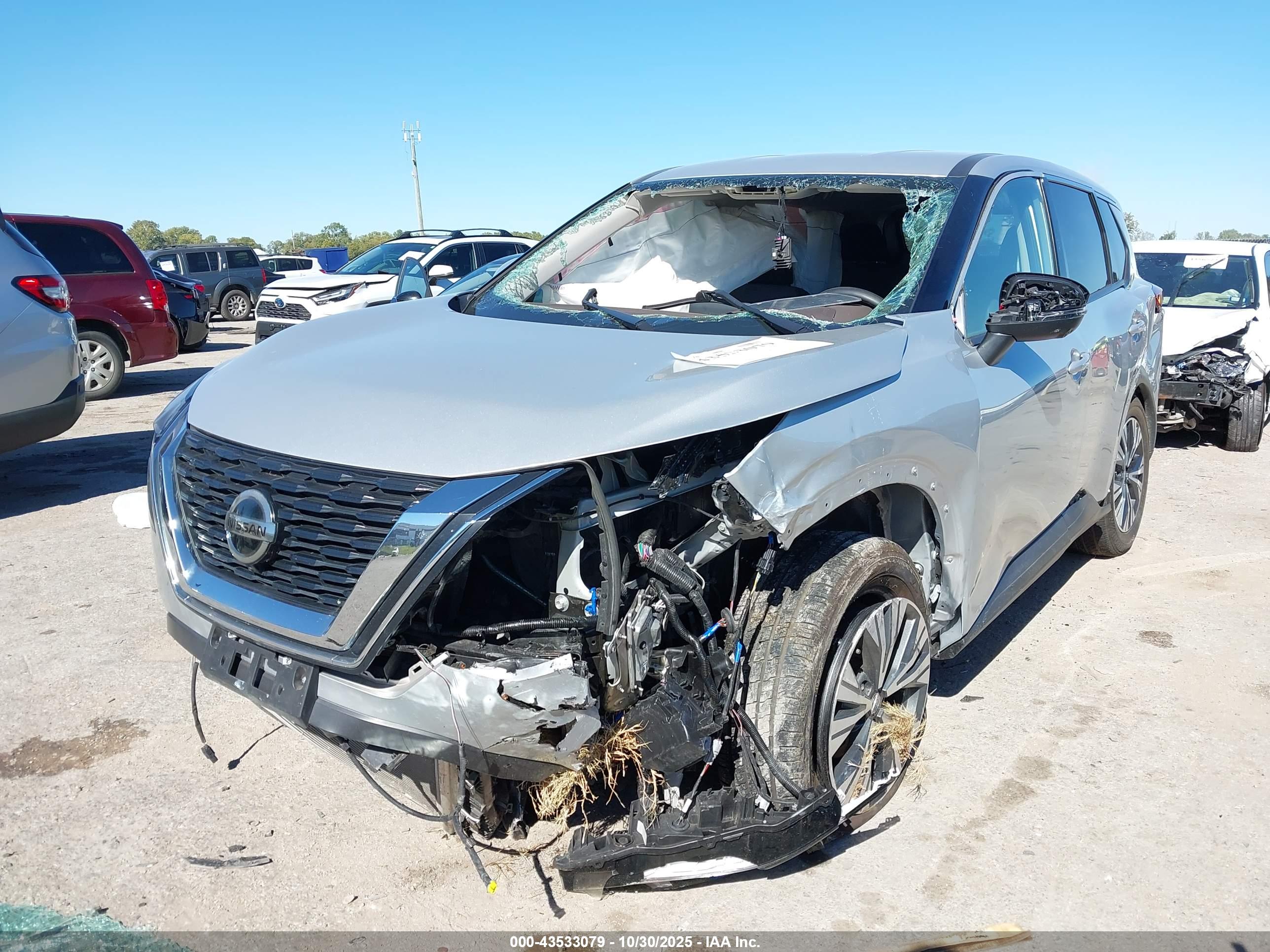 NISSAN ROGUE image 2