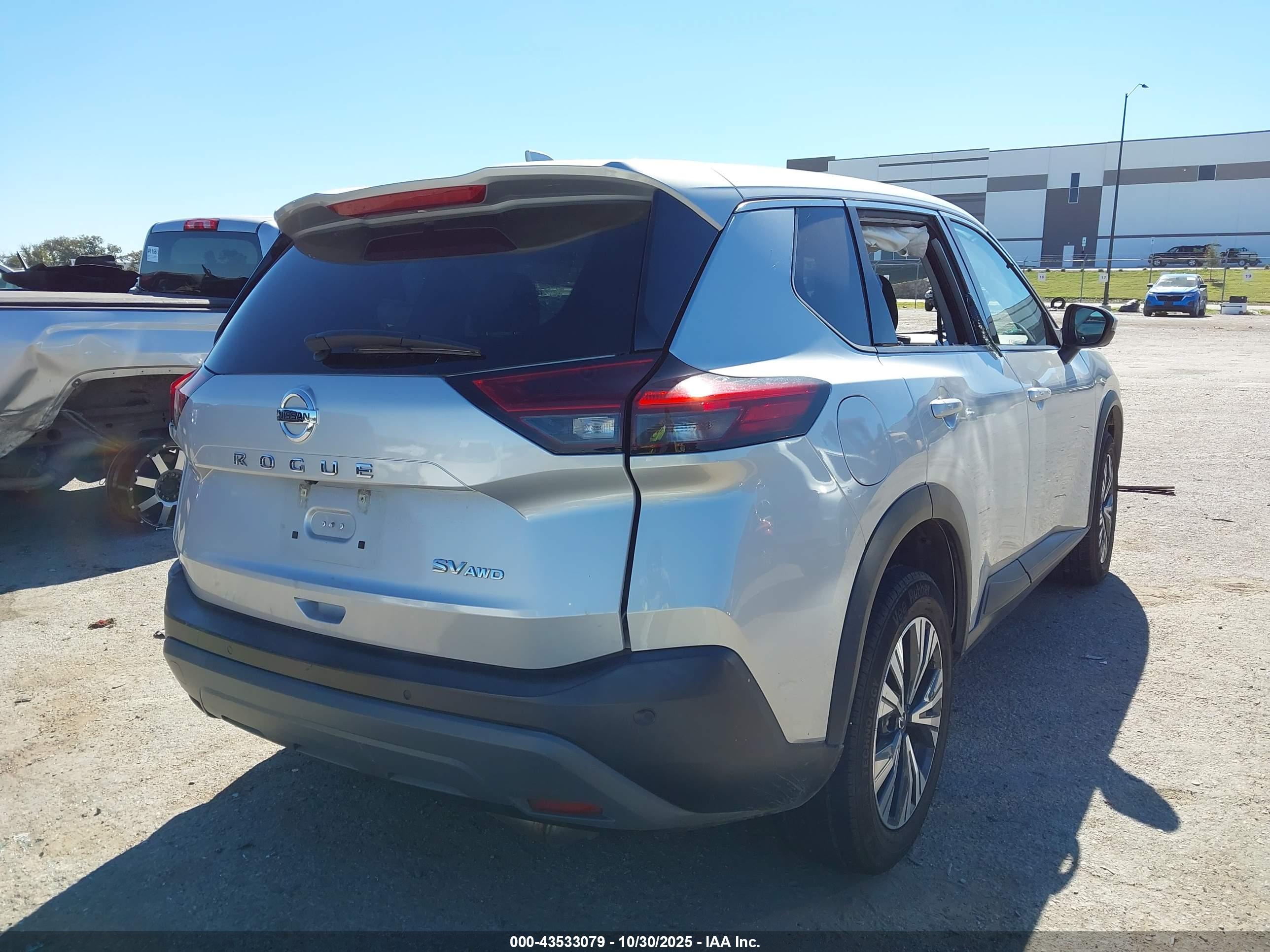 NISSAN ROGUE image 4