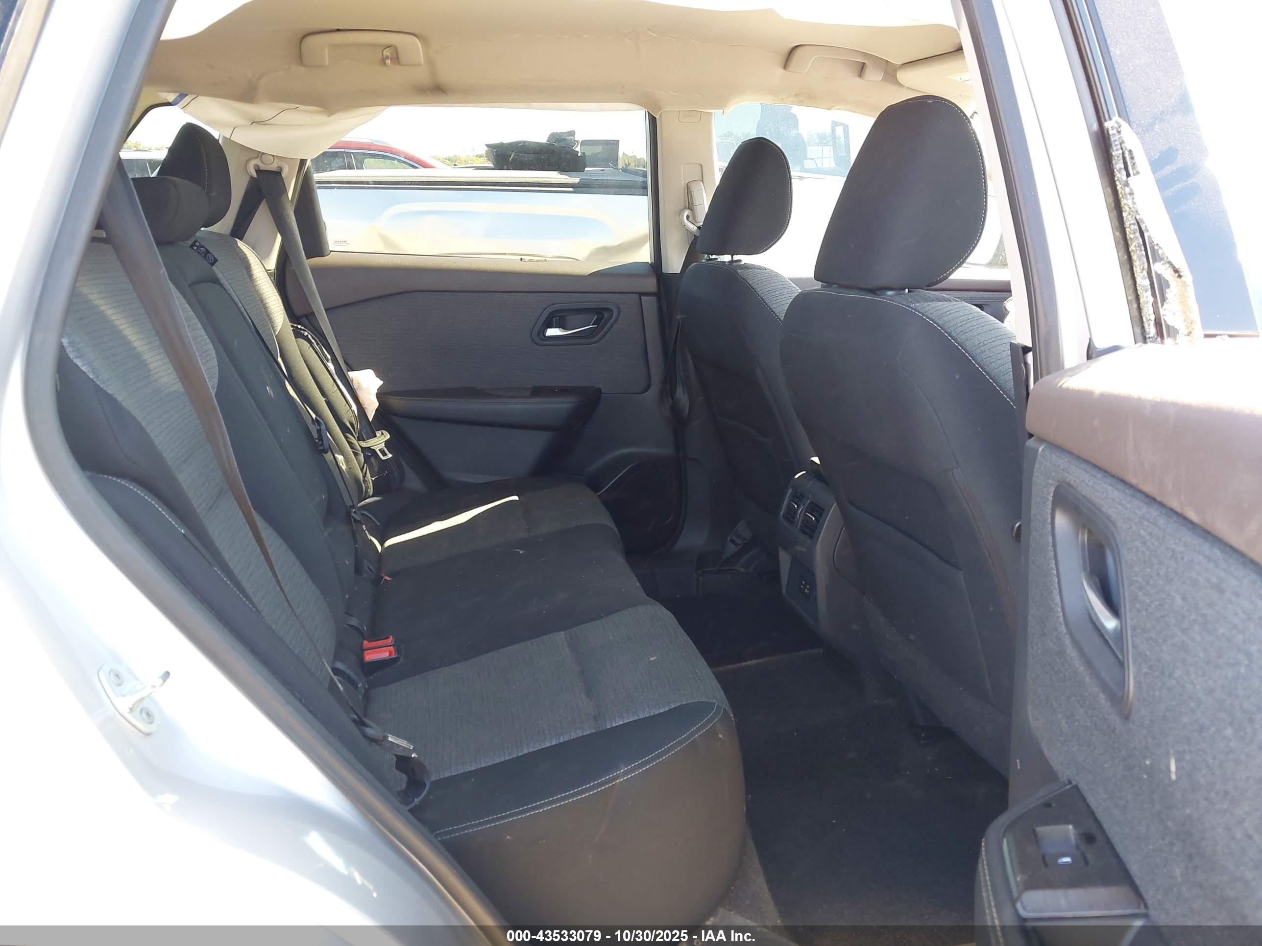 NISSAN ROGUE image 8