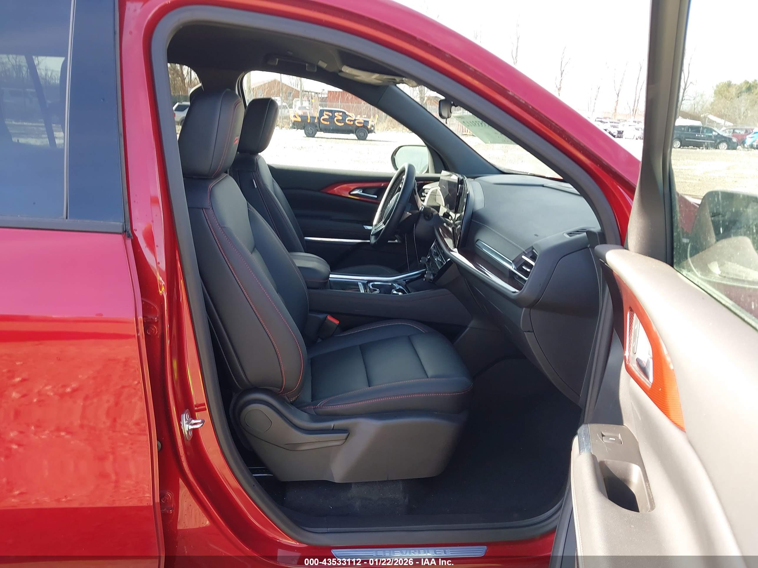 CHEVROLET TRAVERSE image 5