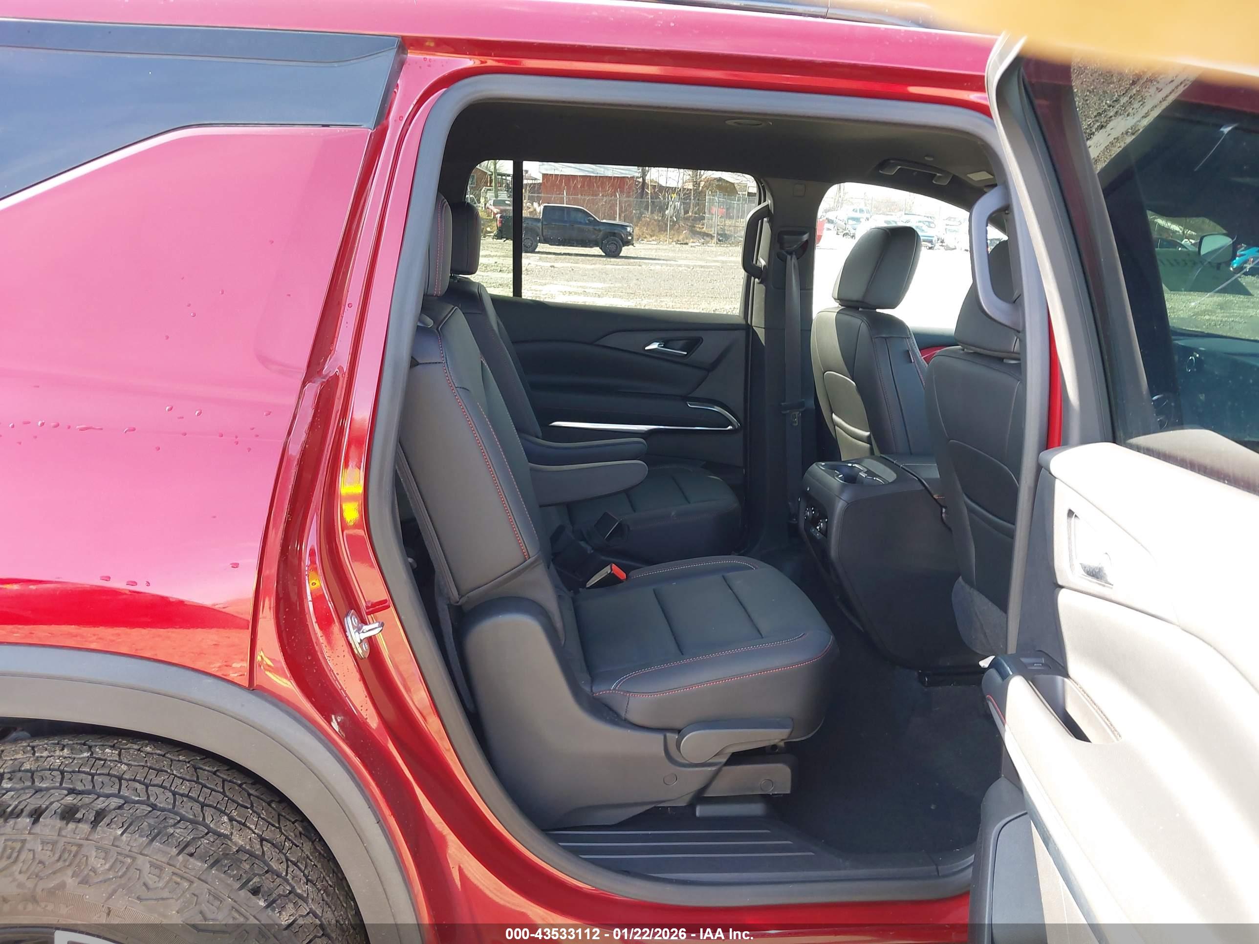 CHEVROLET TRAVERSE image 8