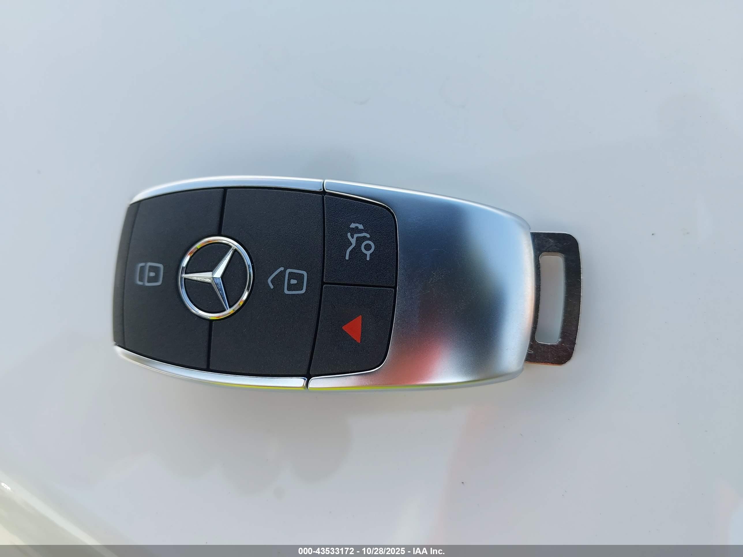 MERCEDES-BENZ GLS image 11