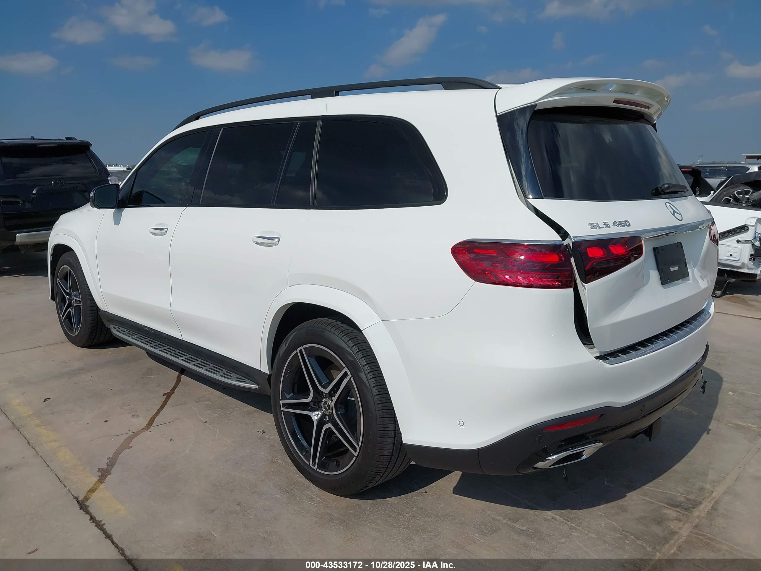 MERCEDES-BENZ GLS image 3