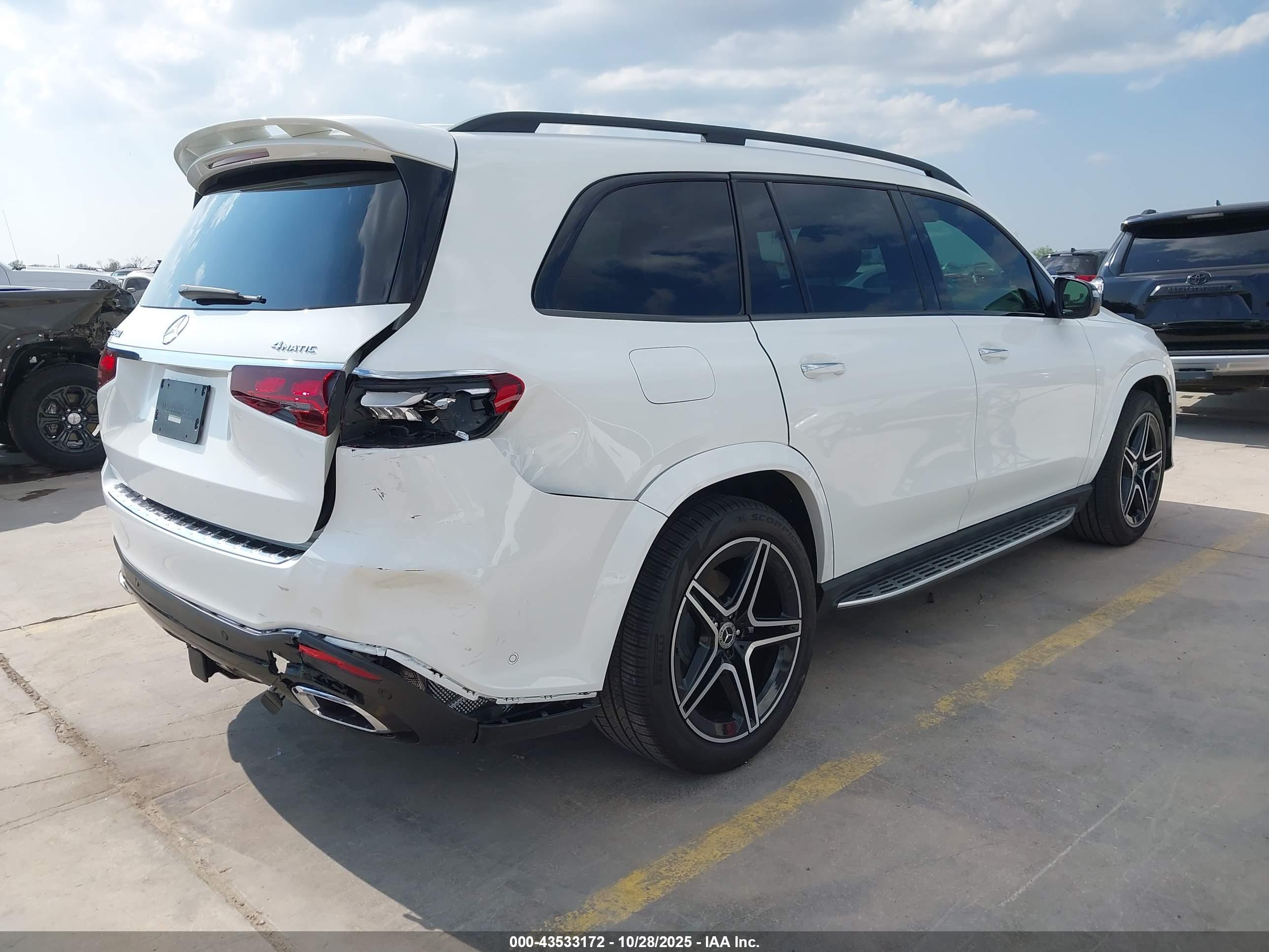 MERCEDES-BENZ GLS image 4