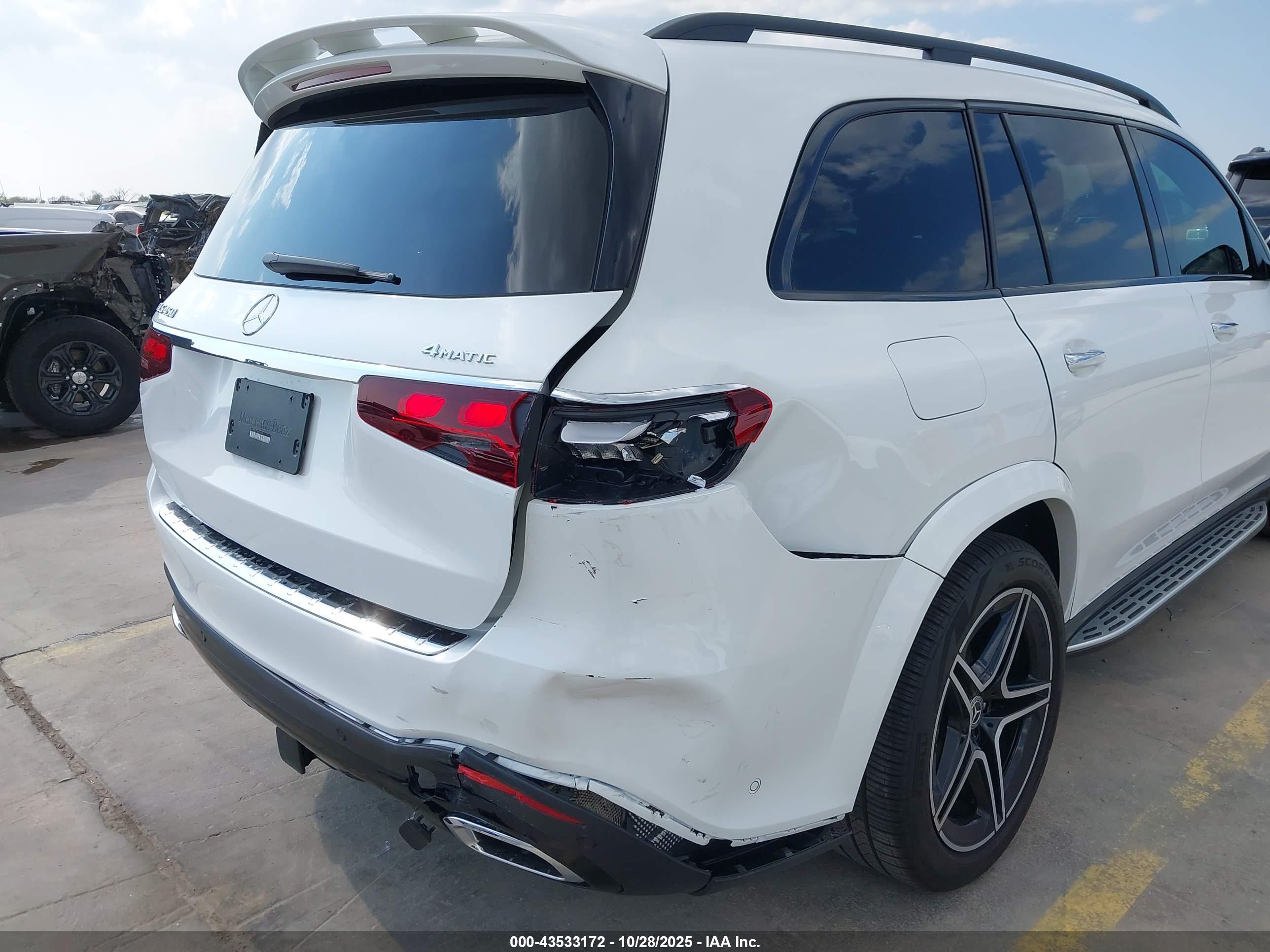 MERCEDES-BENZ GLS image 6