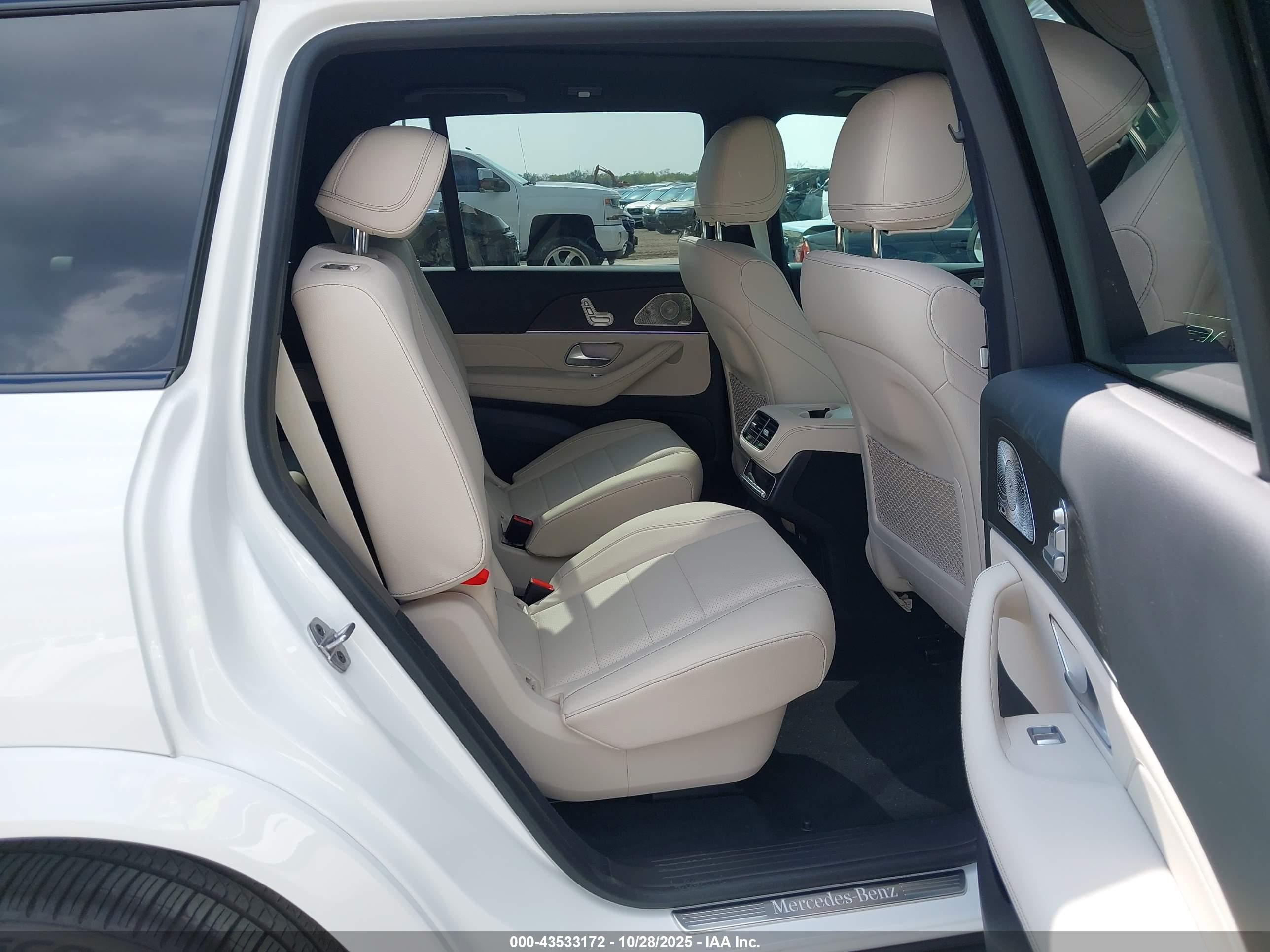 MERCEDES-BENZ GLS image 8
