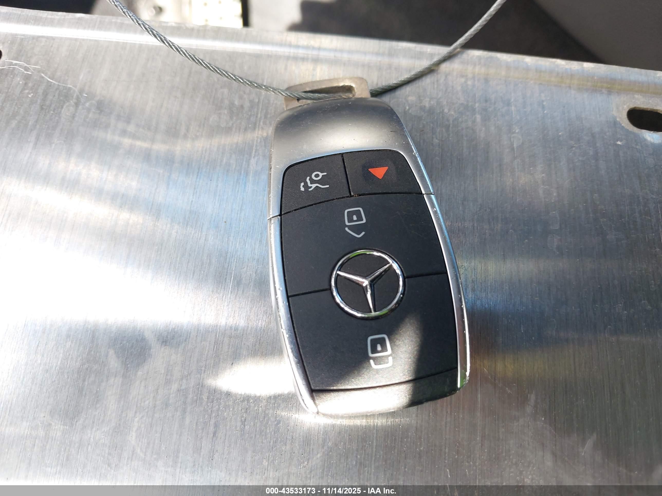 MERCEDES-BENZ C image 11