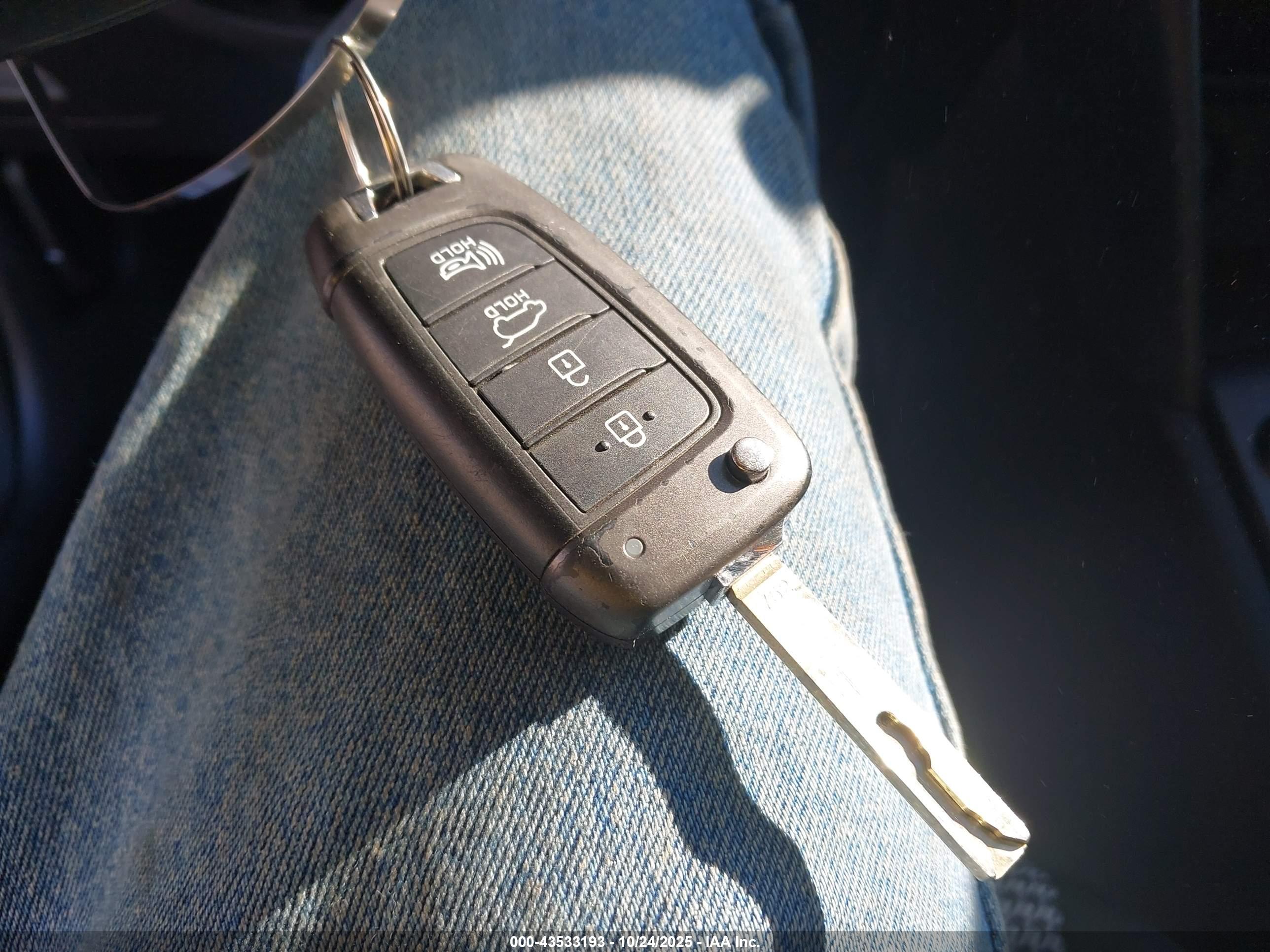 HYUNDAI KONA image 11