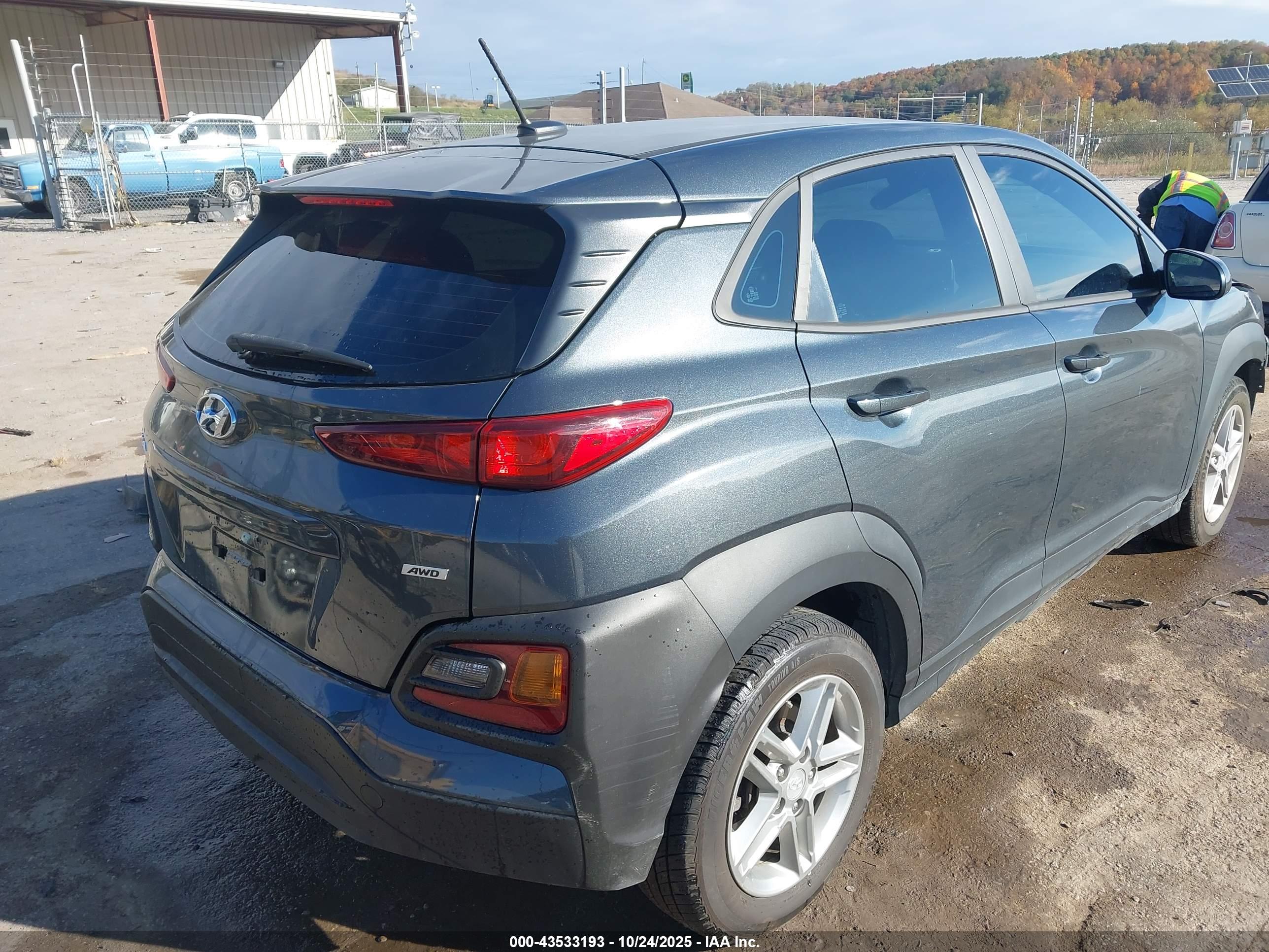 HYUNDAI KONA image 4