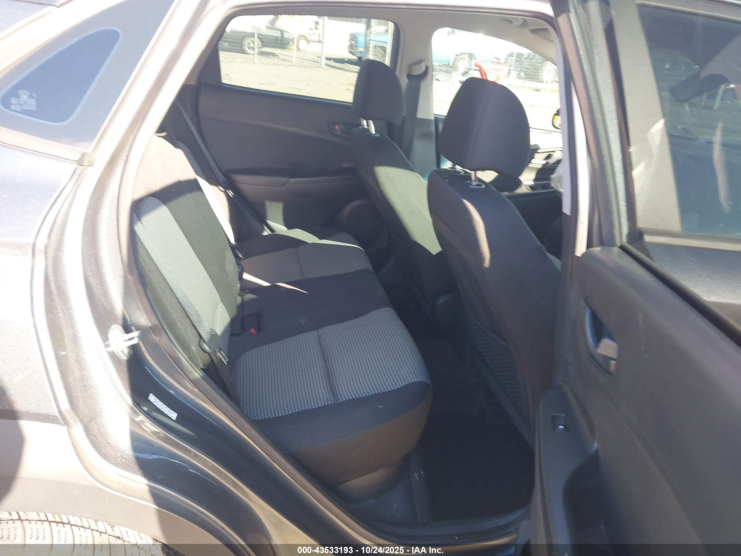 HYUNDAI KONA image 8