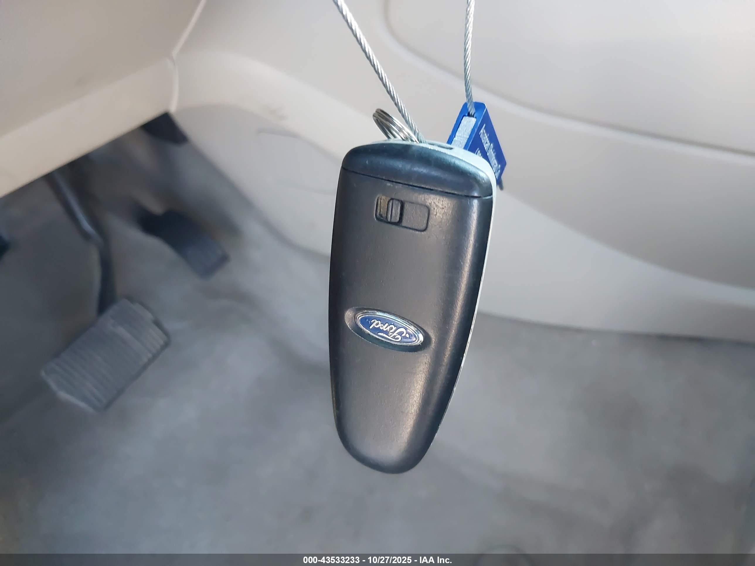 FORD ESCAPE image 11