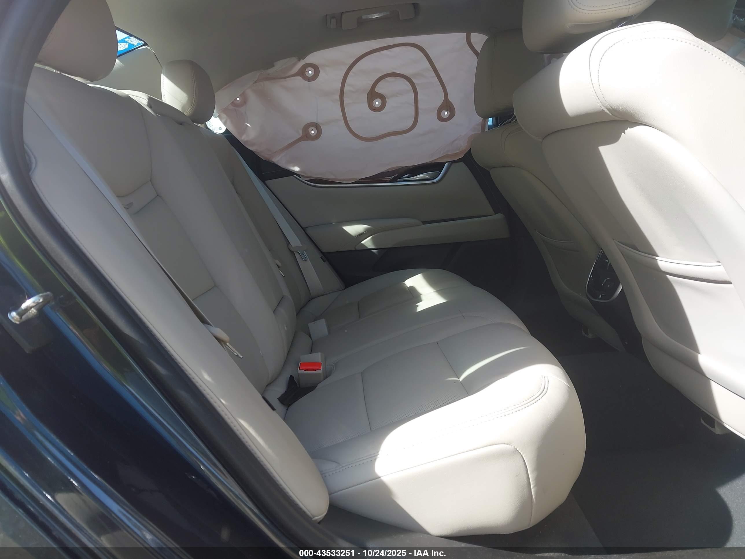 CADILLAC XTS image 8