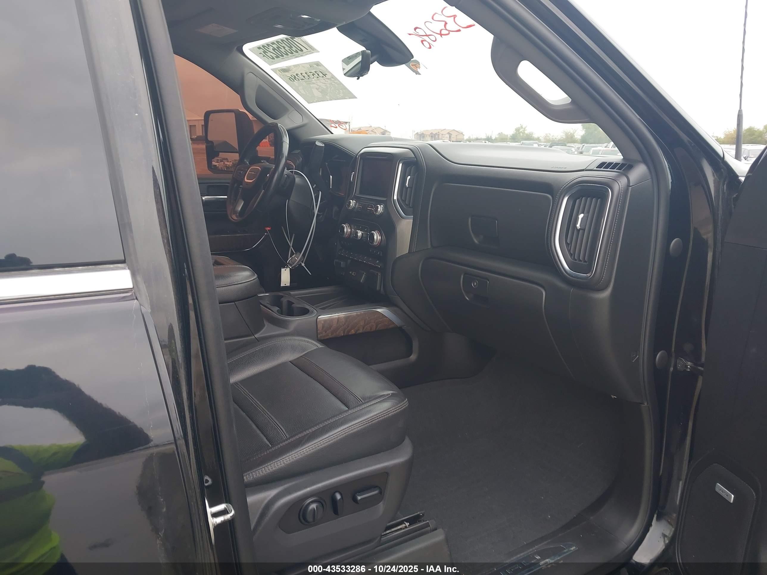 GMC SIERRA image 7
