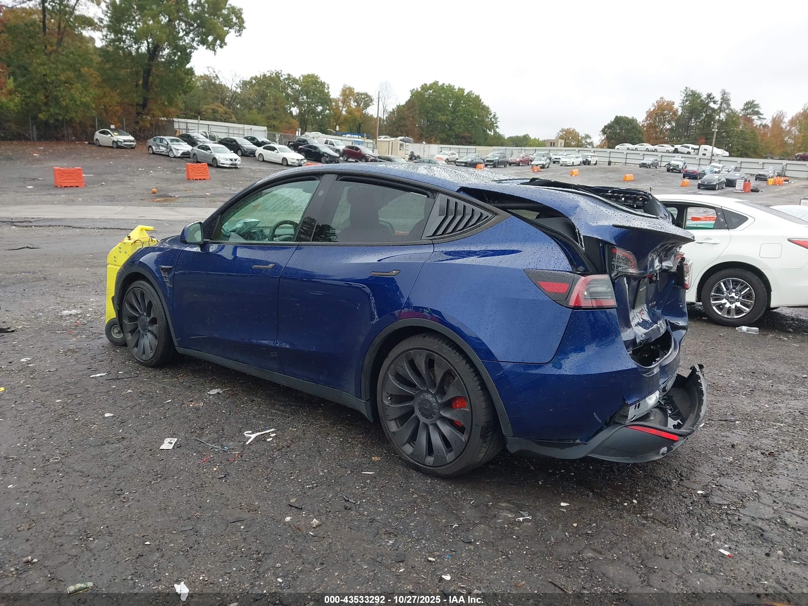 TESLA MODEL image 3